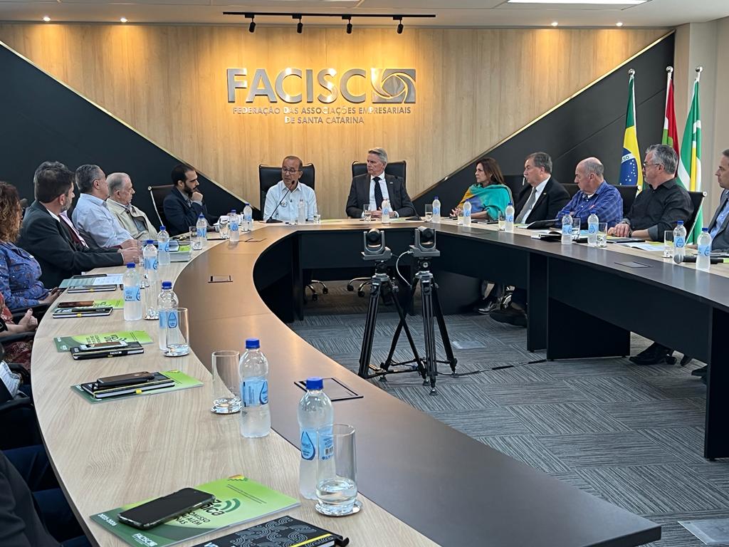 Facisc recebe Jorginho Mello na reunião de Diretoria e Presidentes de ACIs