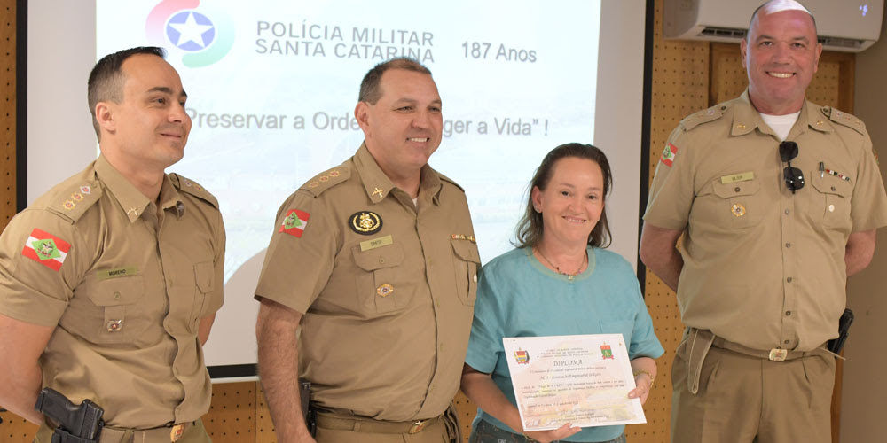 Associação Empresarial de Içara recebe título de amiga da PM