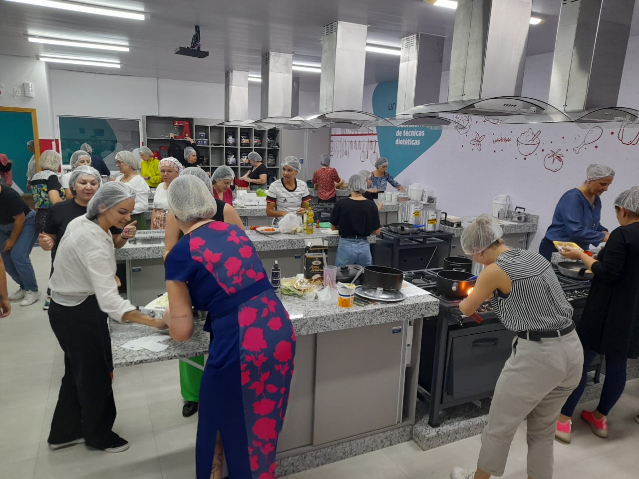 Vivencial gastronômico reúne Núcleo da Mulher Empresária da ACISBS com dinâmica