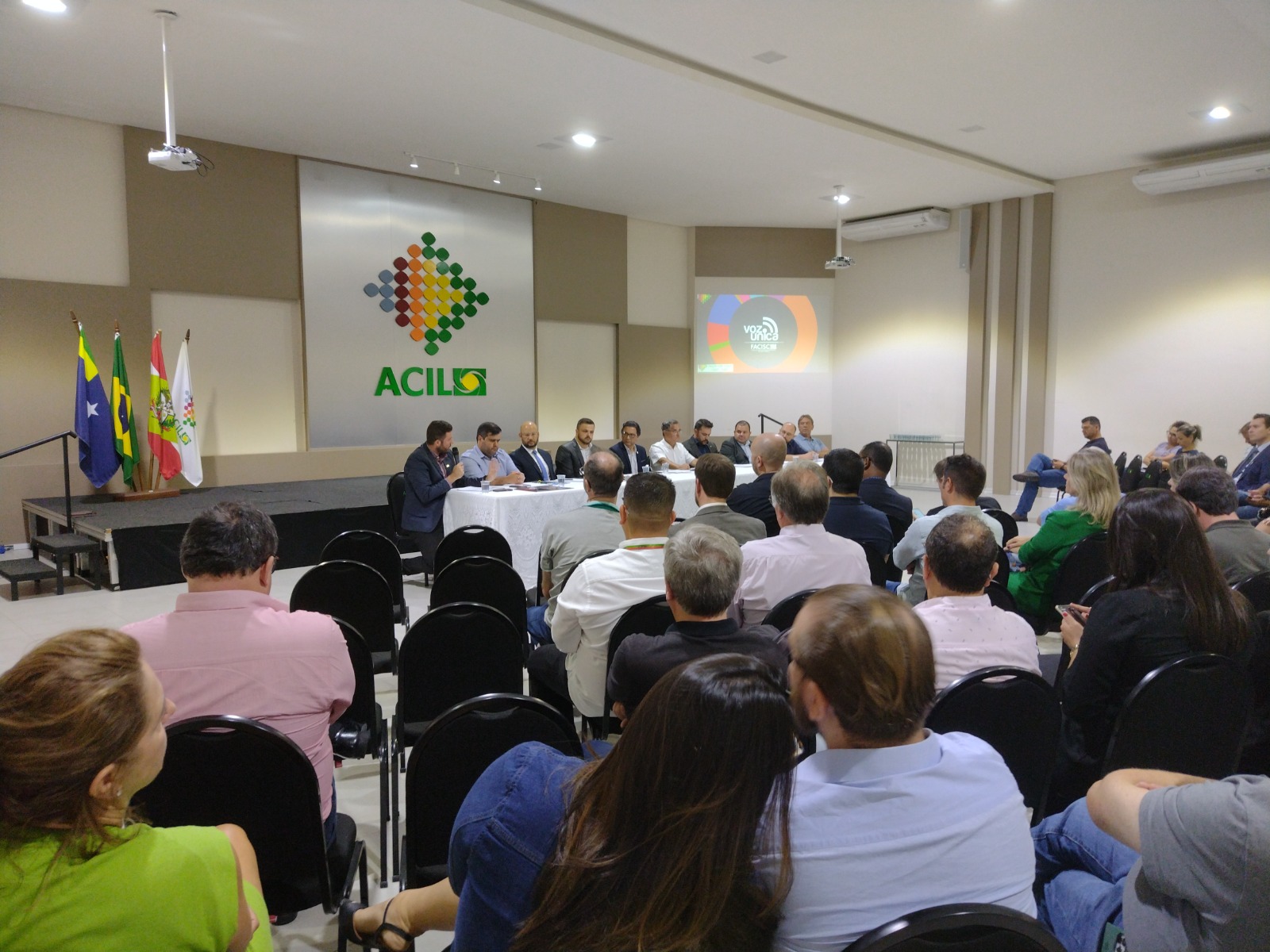 Plenária da Facisc reúne na ACIL diversas lideranças empresariais e políticas no lançamento da Bancada da Serra