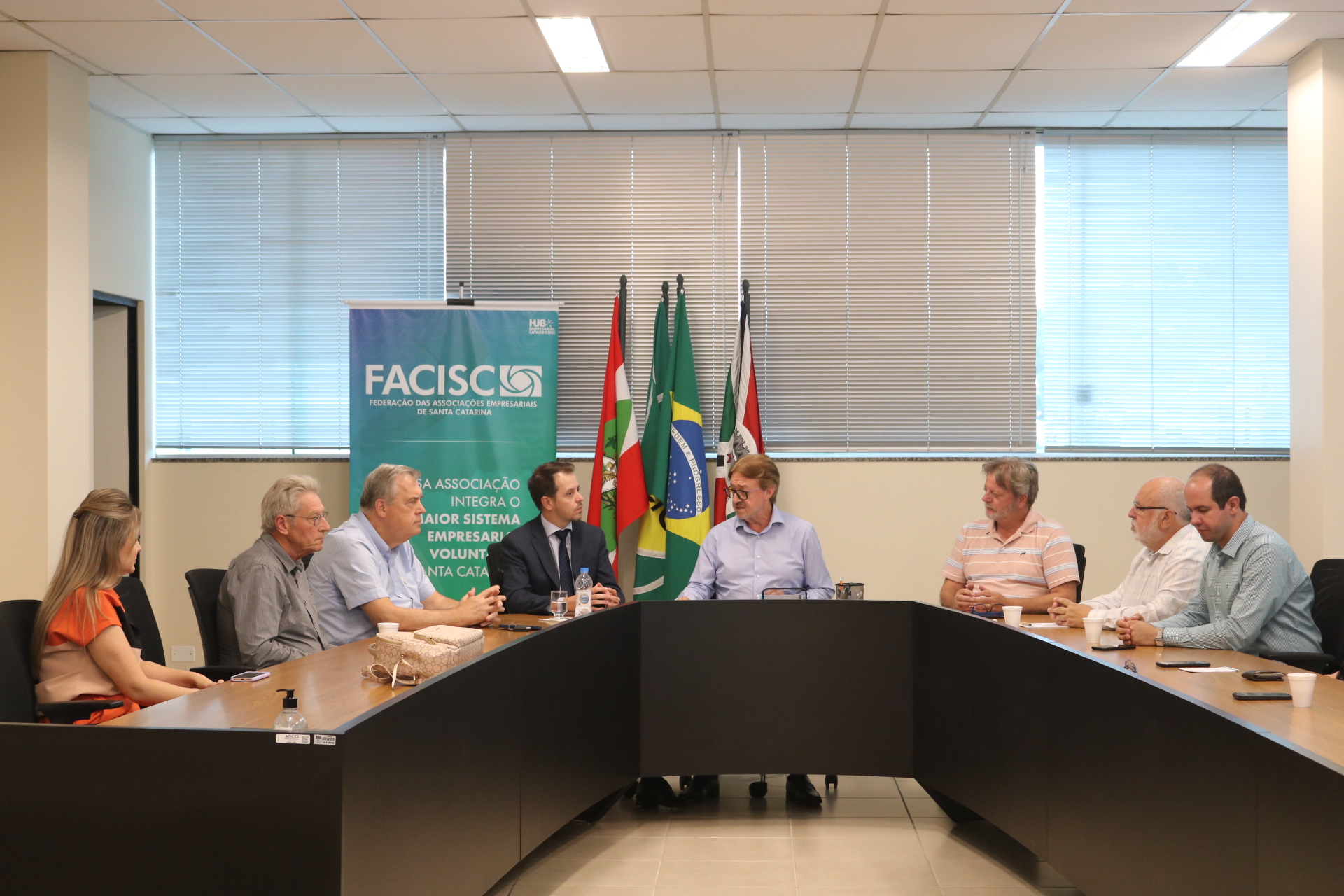 Diretores da Acic recebem representante do Ministério Público