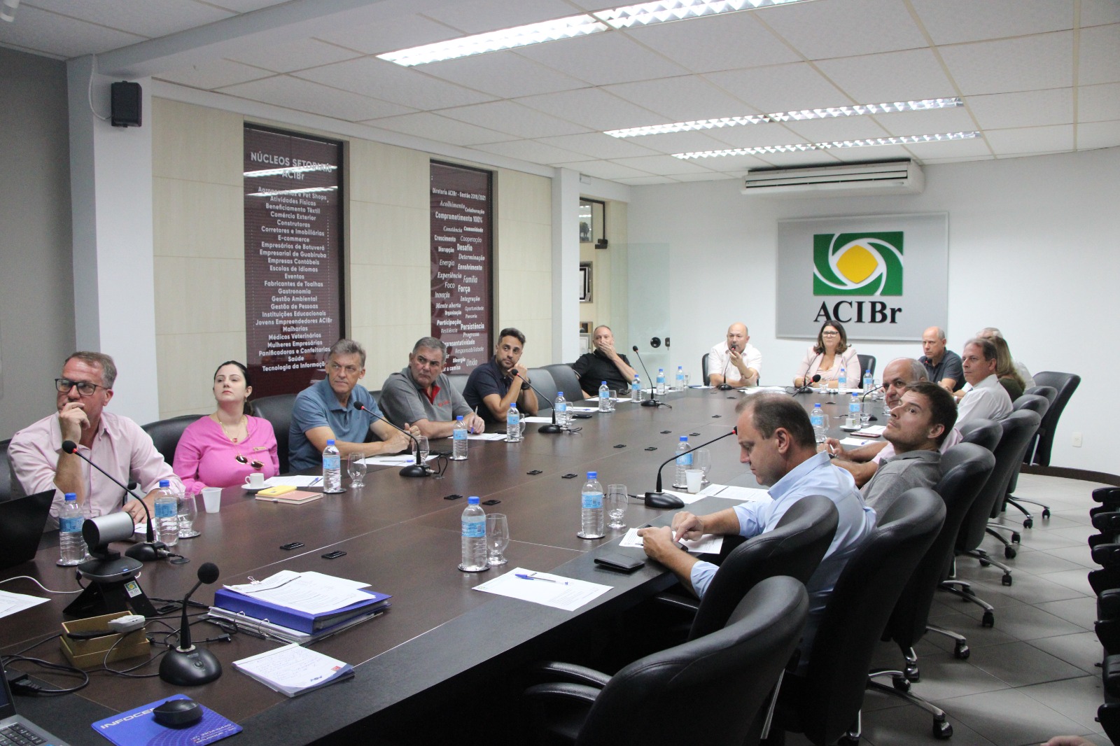 ACIBr recebe o prefeito Ari Vequi em reunião da diretoria
