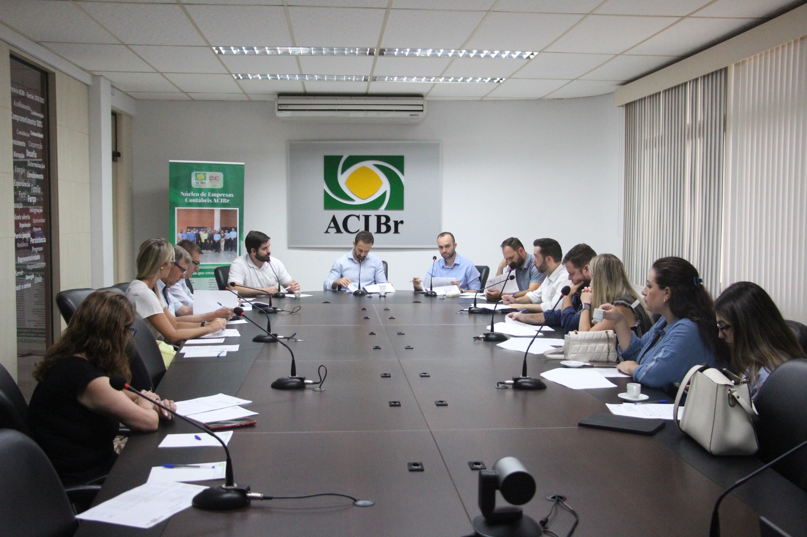 Núcleo de Empresas Contábeis da ACIBr recebe vereador André Vechi