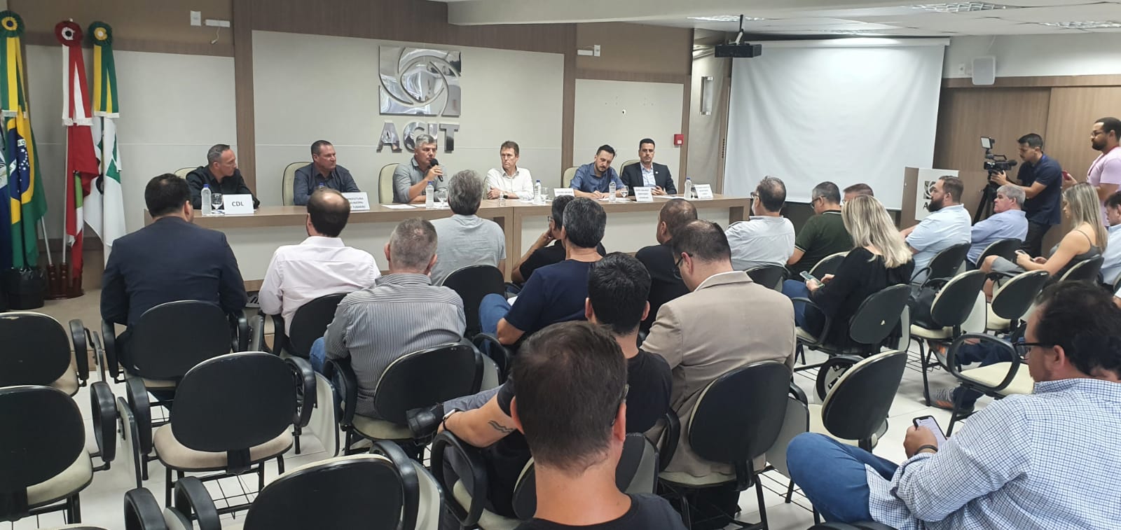 Lideranças empresariais se reúnem com deputados estaduais para continuidade das ações Lideranças empresariais se reúnem com deputados estaduais para continuidade das ações