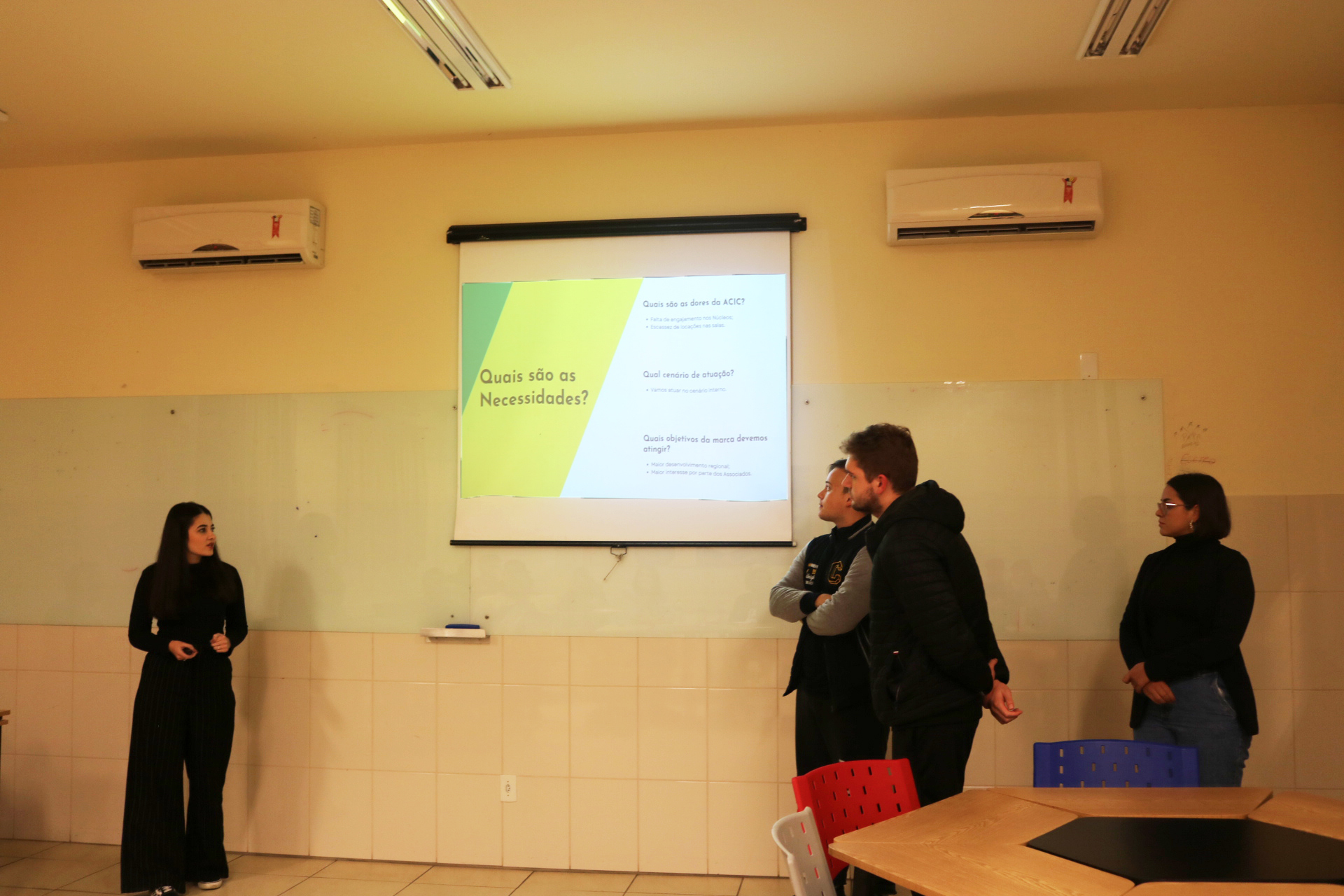 Acadêmicos do UniSatc apresentam experiências gamificadas à Acic Acadêmicos do UniSatc apresentam experiências gamificadas à Acic