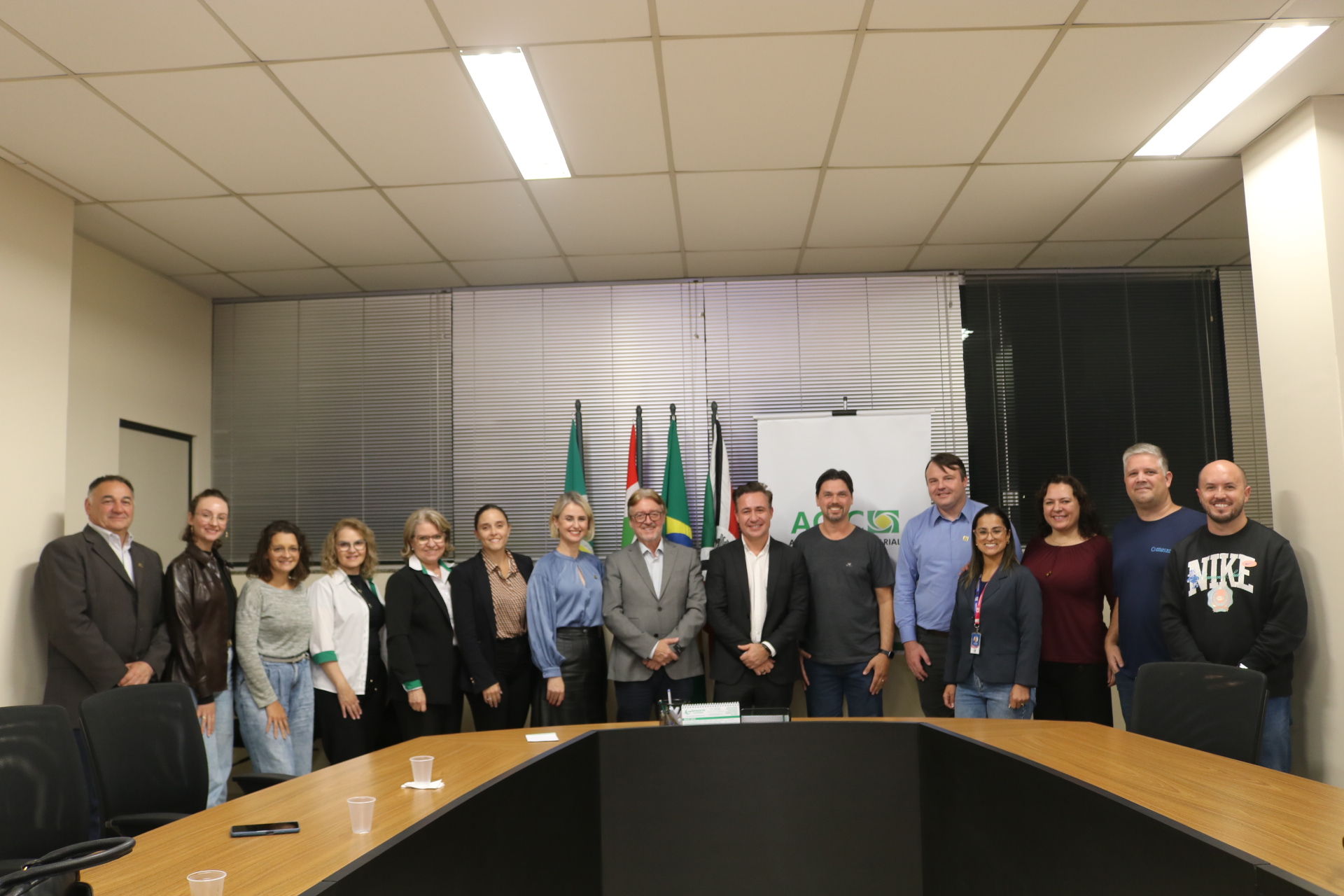 Encontro na Acic com a presença do presidente da Acate debate tecnologia
