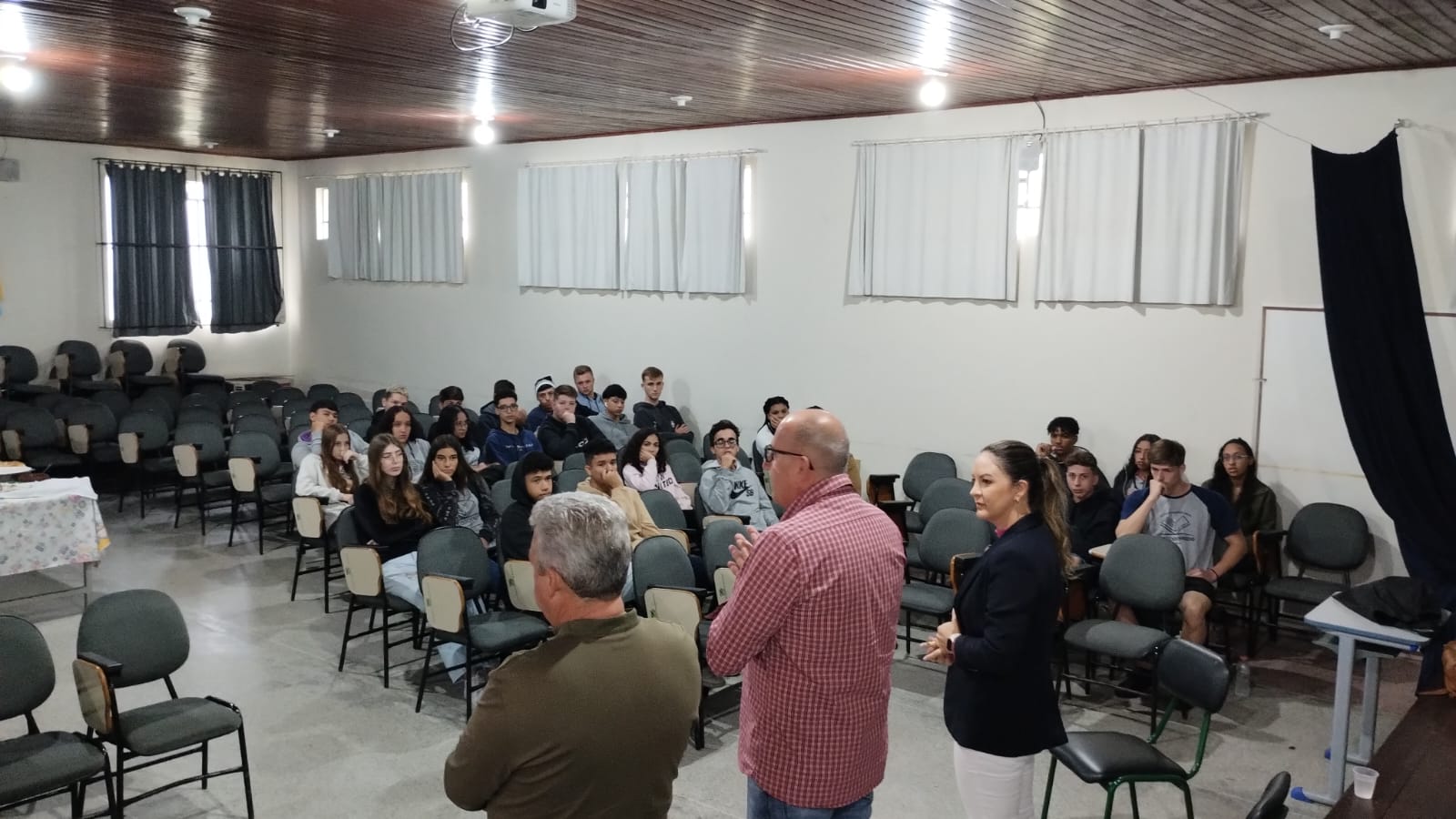 Em Gaspar, Acig leva informações sobre empreendedorismo para escola estadual