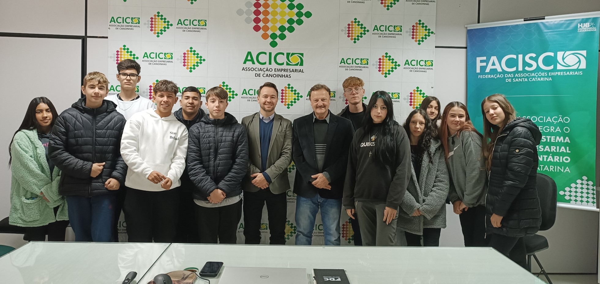 Estudantes visitam ACIC Canoinhas para conhecer o mundo do empreendedorismo Estudantes visitam ACIC Canoinhas para conhecer o mundo do empreendedorismo