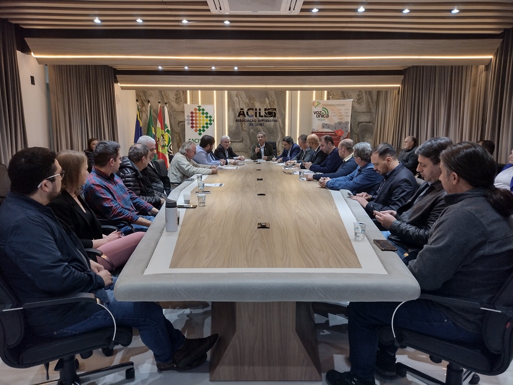 Empresários debatem a infraestrutura ferroviária na Plenária Regional Serra da Facisc realizada na ACIL