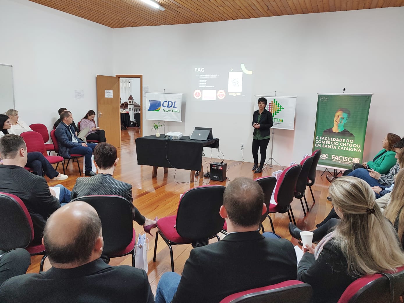 Em Treze Tílias, ASSETT e CDL promovem Café das Soluções para atender demandas empresariais