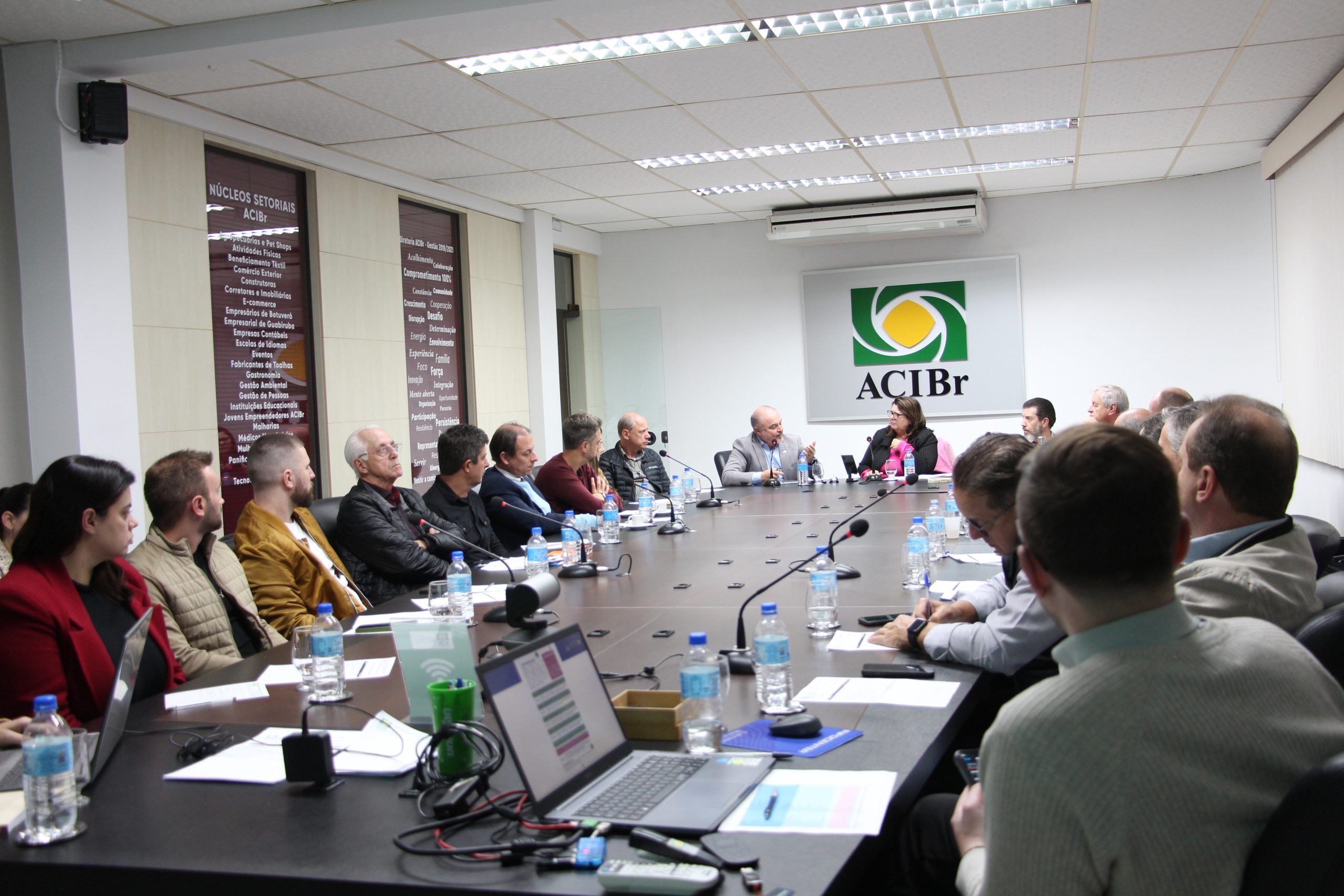 VP Regional da FACISC participa da reunião de diretoria da ACIBr