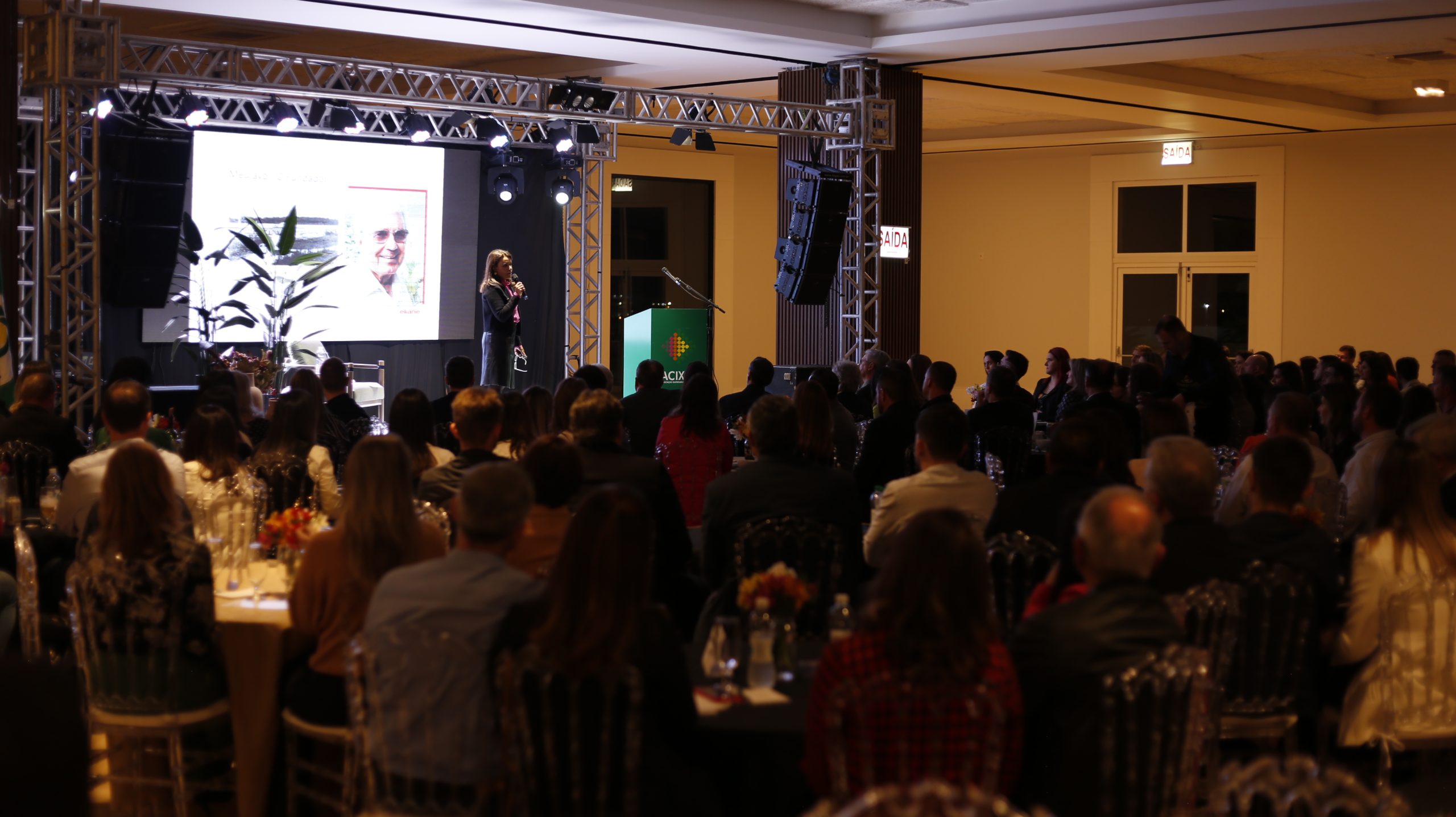 Empresários conhecem case da Eliane Revestimentos Cerâmicos, em palestra sobre sucessão familiar