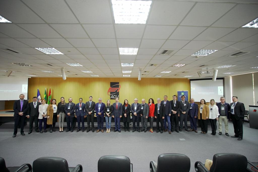 SC estreita negócios com Paraguai