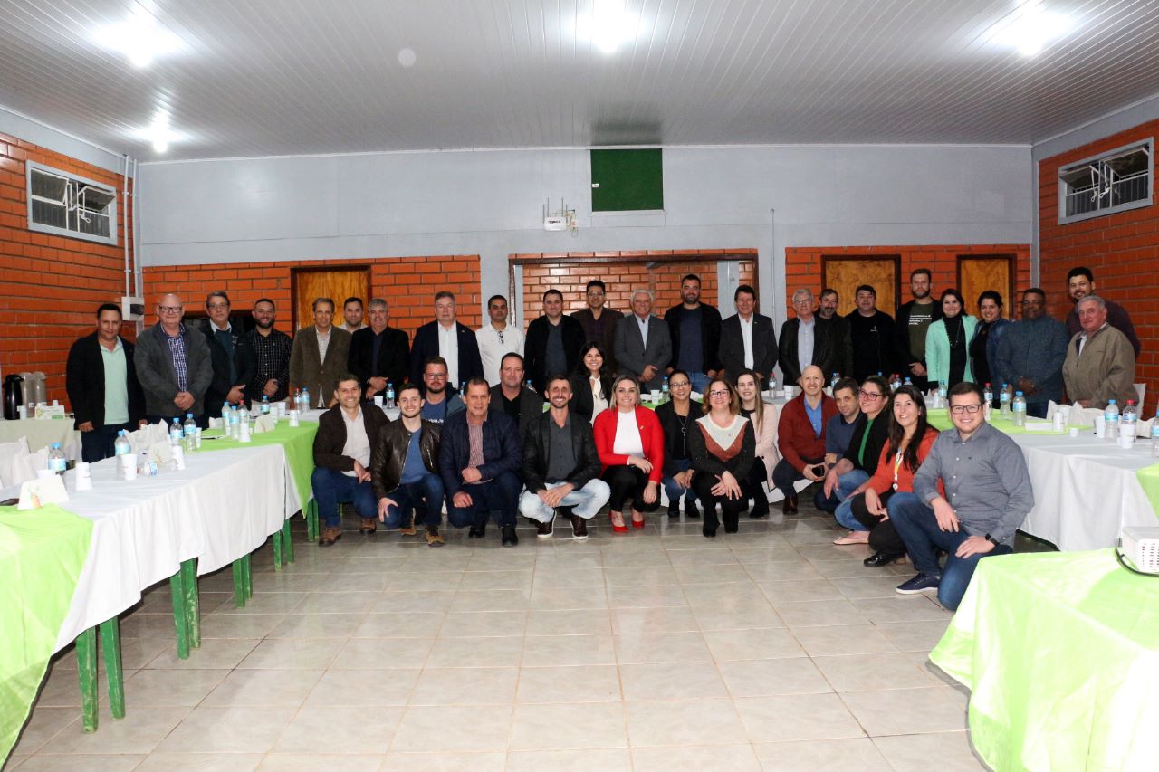 Infraestrutura ferroviária é discutida por empresários em reunião plenária da FACISC em Brunópolis