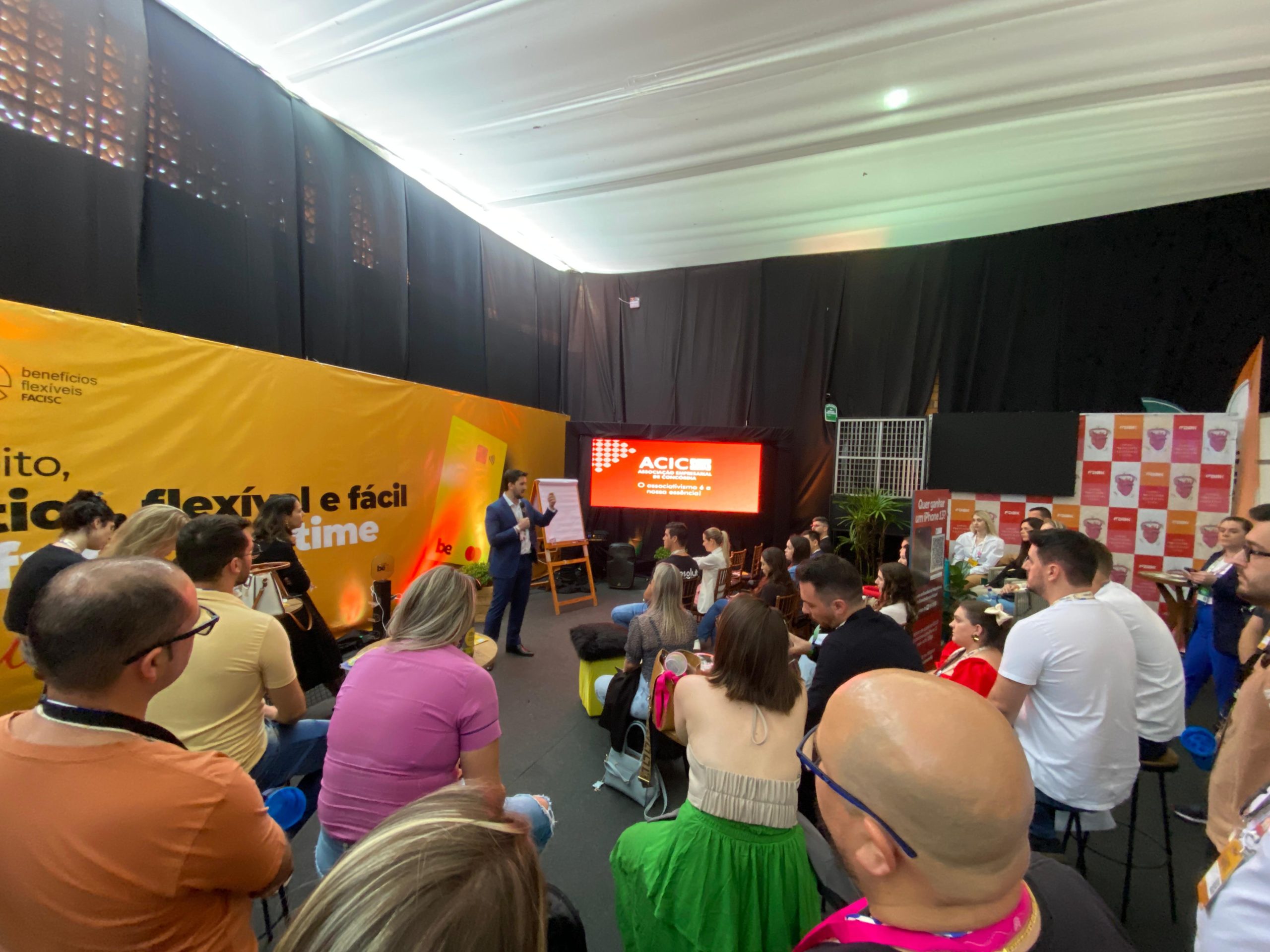 FACISC apresenta novo cartão Bee no HJ Conference