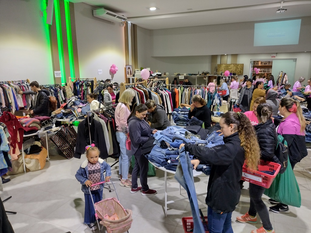 Núcleo da Mulher da ACIL celebra o sucesso do Bazar Desapega Rosa