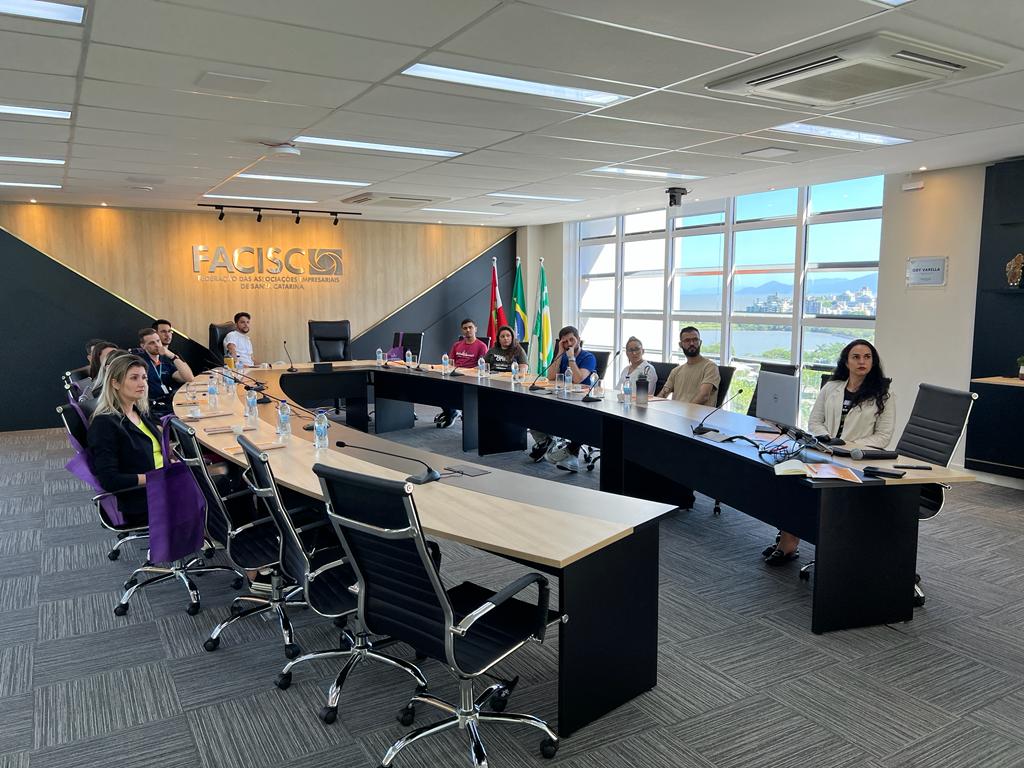 Jovens empresários de Rio do Sul conhecem ações e projetos da Facisc