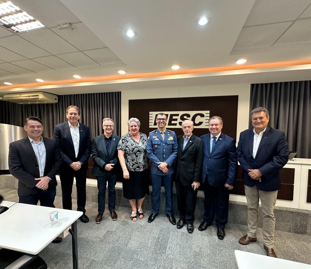 Presidente da Facisc participa da assinatura de decreto que simplifica atividade de segurança contra incêndios