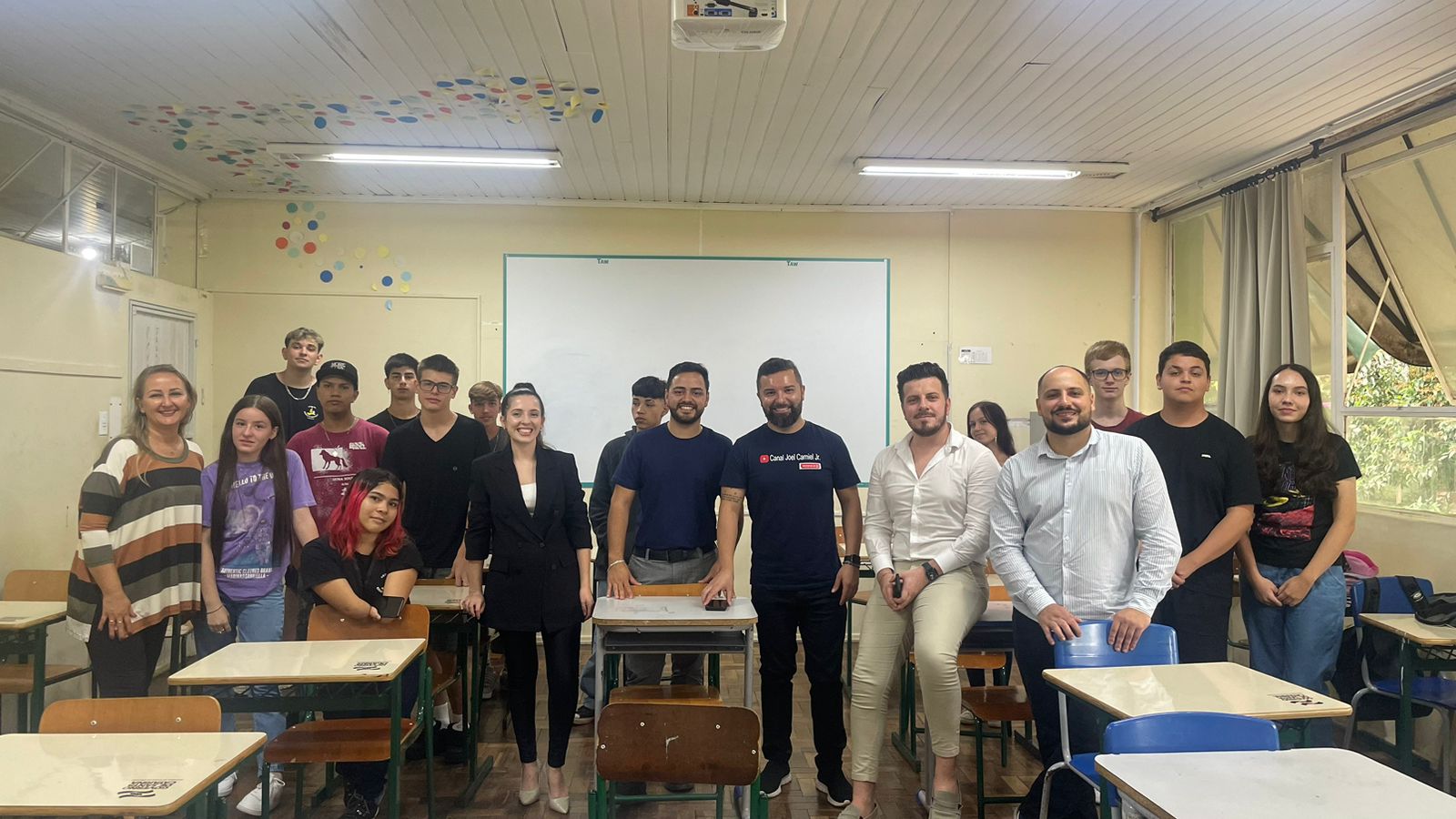 Jovens empresários promovem palestras em escolas estaduais de Chapecó