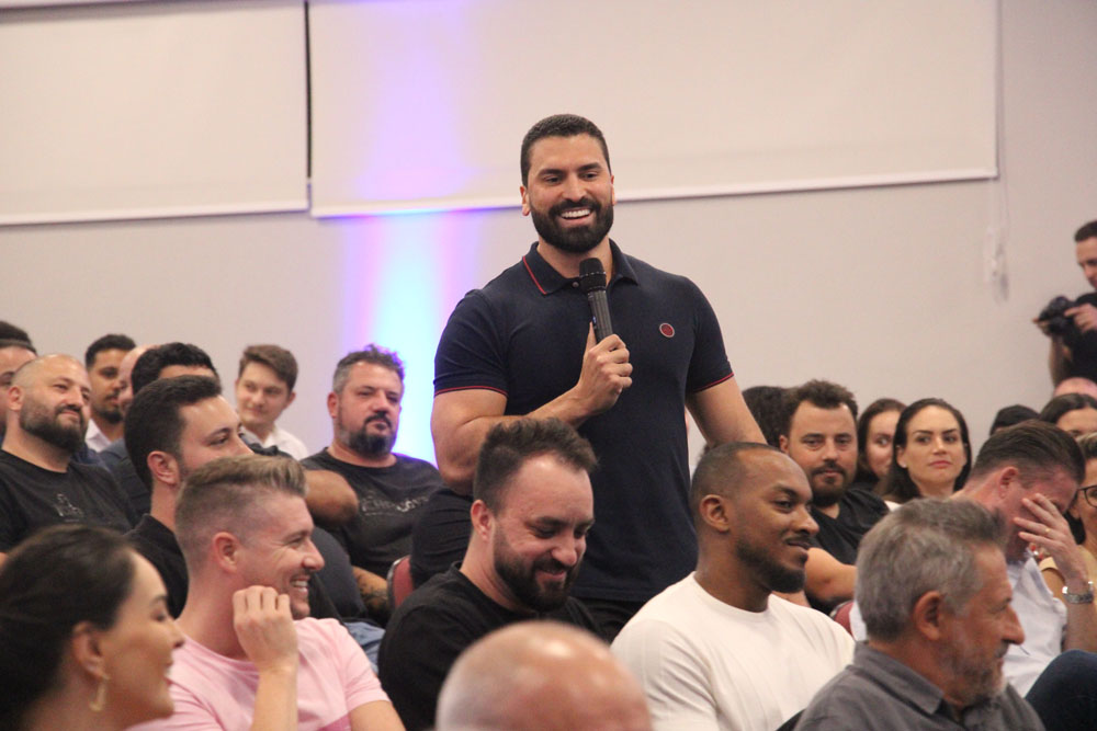 Palestra Atendimento Alto Padrão, com Guilherme Wohlke, reúne grande público em Brusque