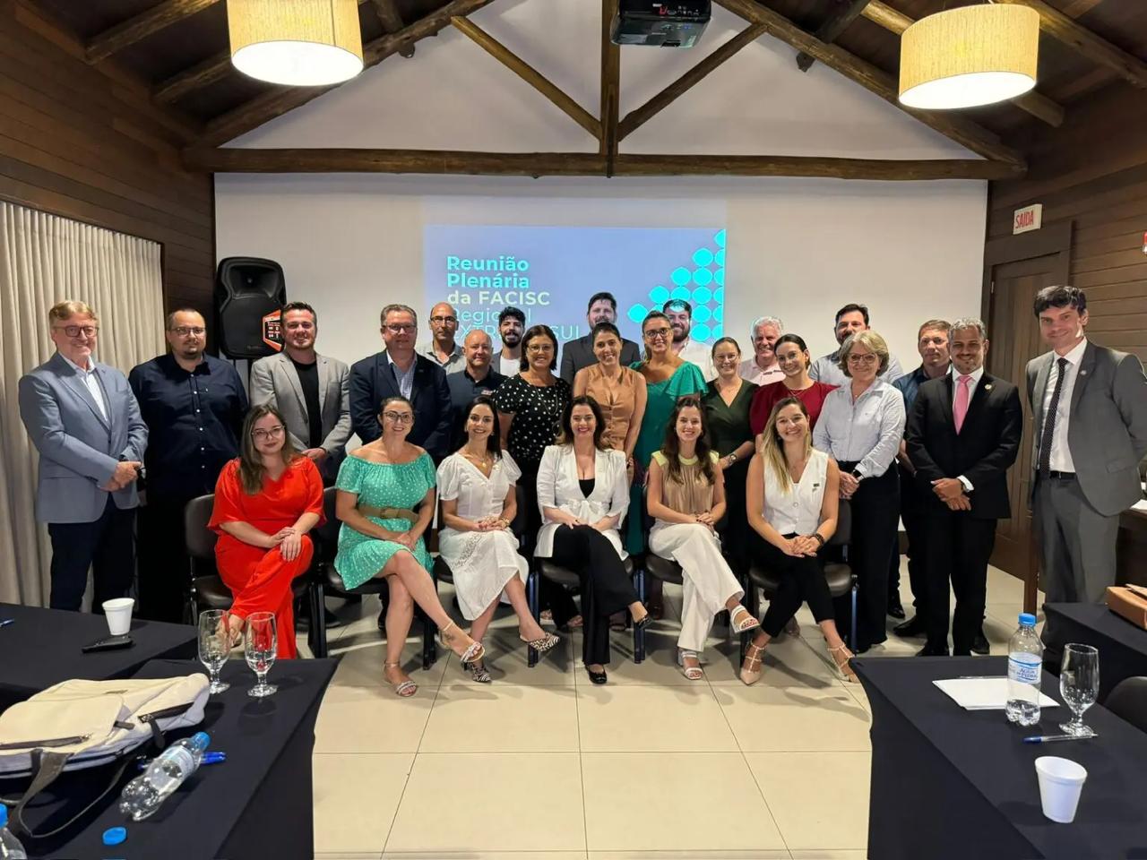 Empresários e Lideranças Públicas Unem Esforços na Plenária Regional Extremo Sul da FACISC para Debater Segurança Pública em Santa Catarina