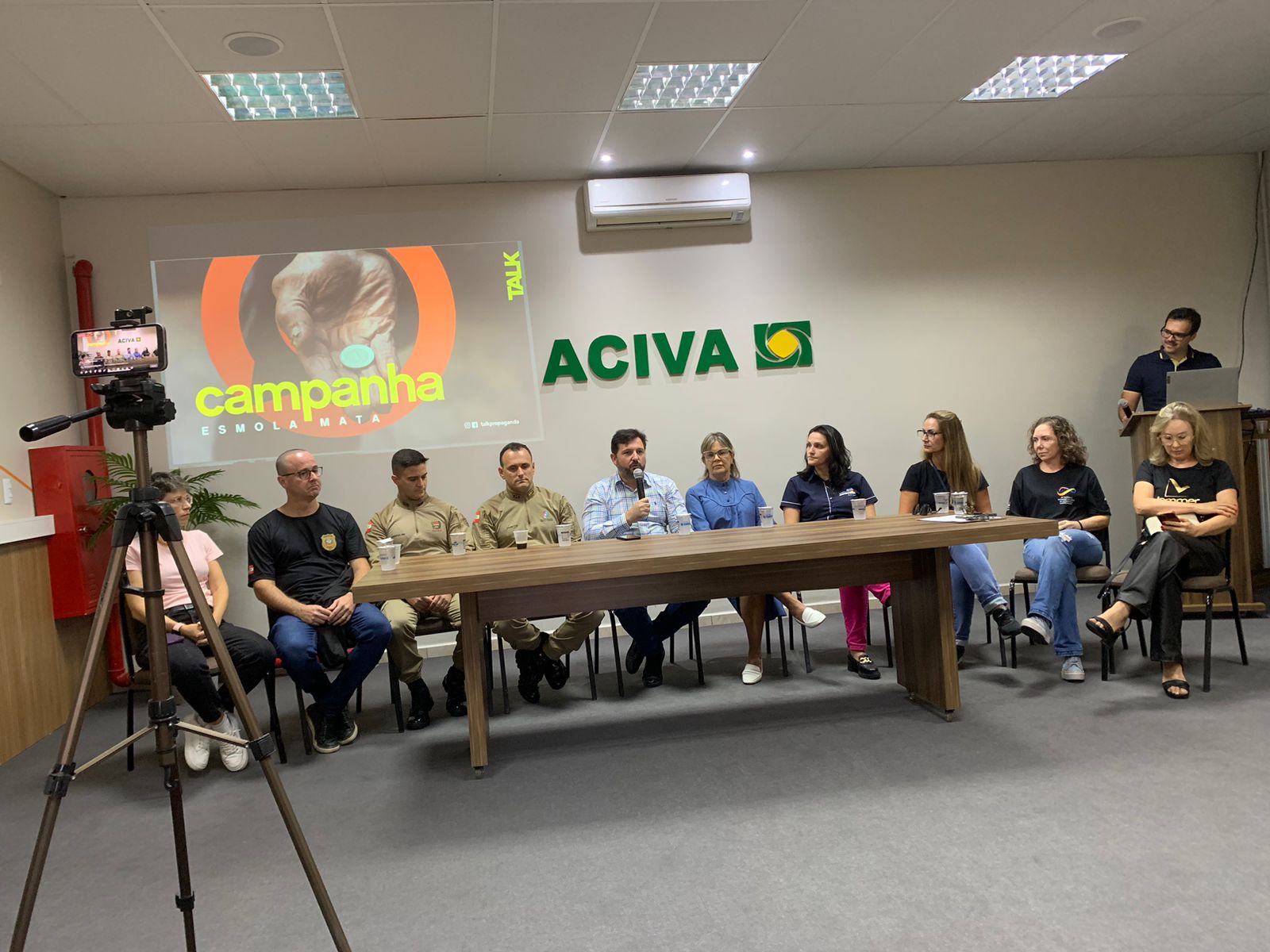 Fórum de Segurança de Araranguá lança campanha contra esmola e realiza ação de abordagem Fórum de Segurança de Araranguá lança campanha contra esmola e realiza ação de abordagem