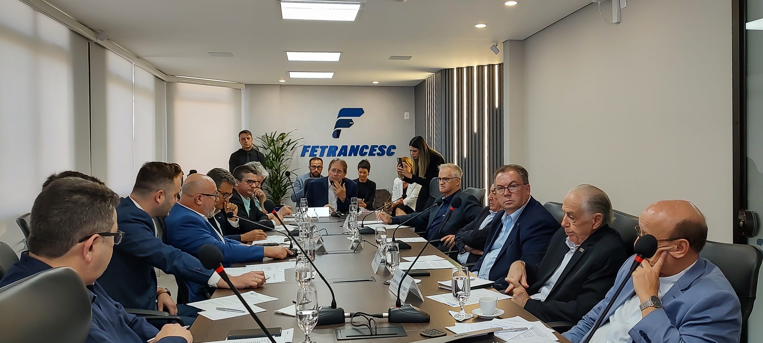 Em reunião do COFEM, presidente da Facisc destaca falta de servidores do MAPA em portos catarinenses