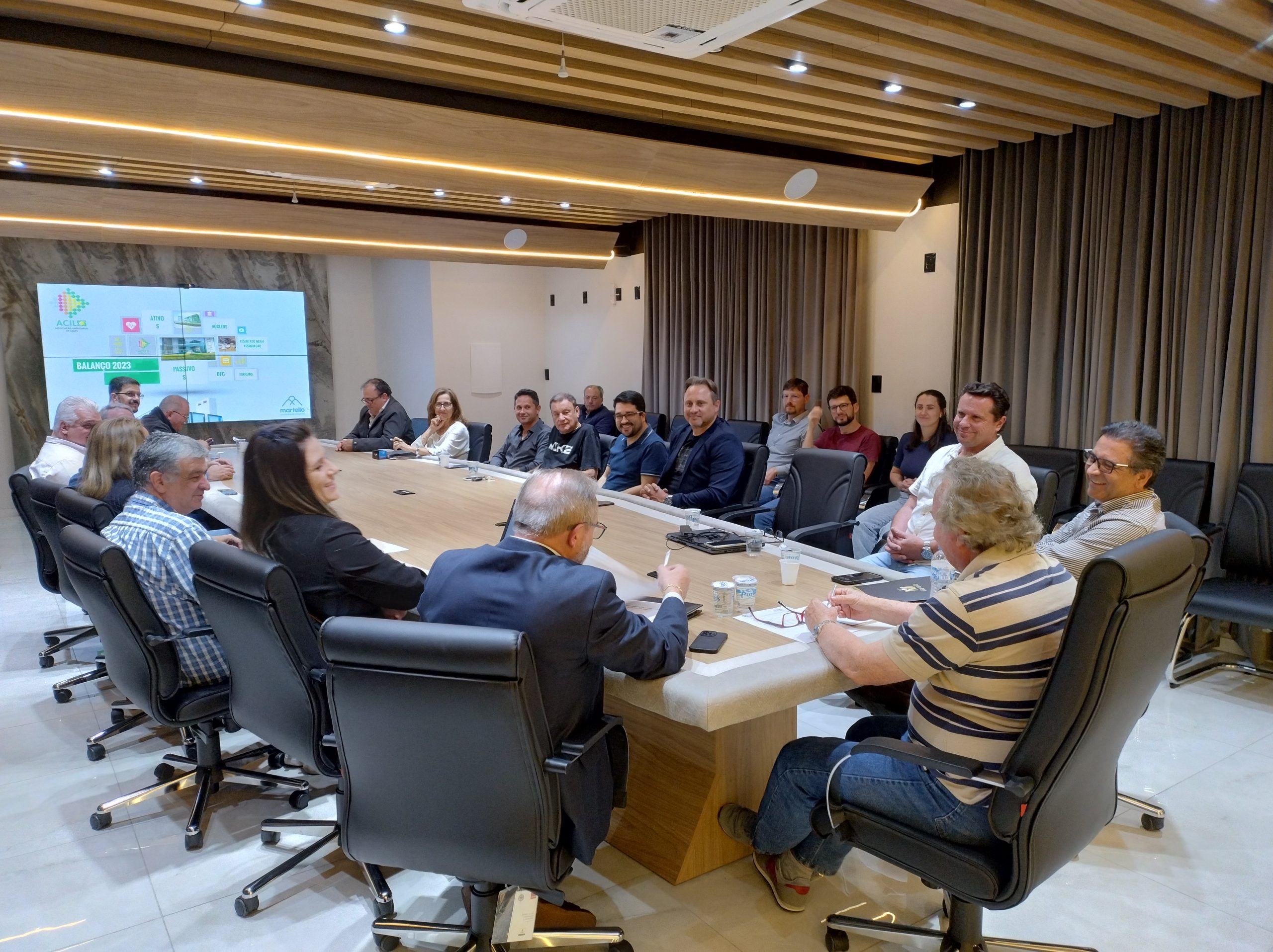 Engenheiro da Amures apresenta projeto de ampliação do Aeroporto de Correia Pinto para diretores da ACIL