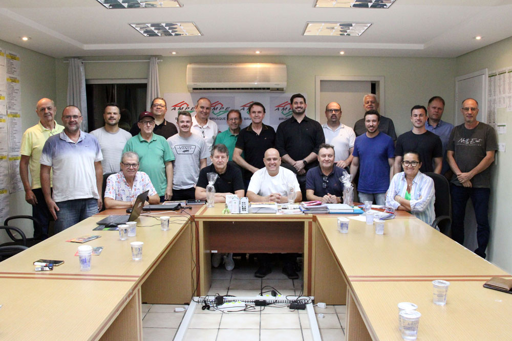 AmpeBr recebe prefeito de Brusque em sua reunião de diretoria
