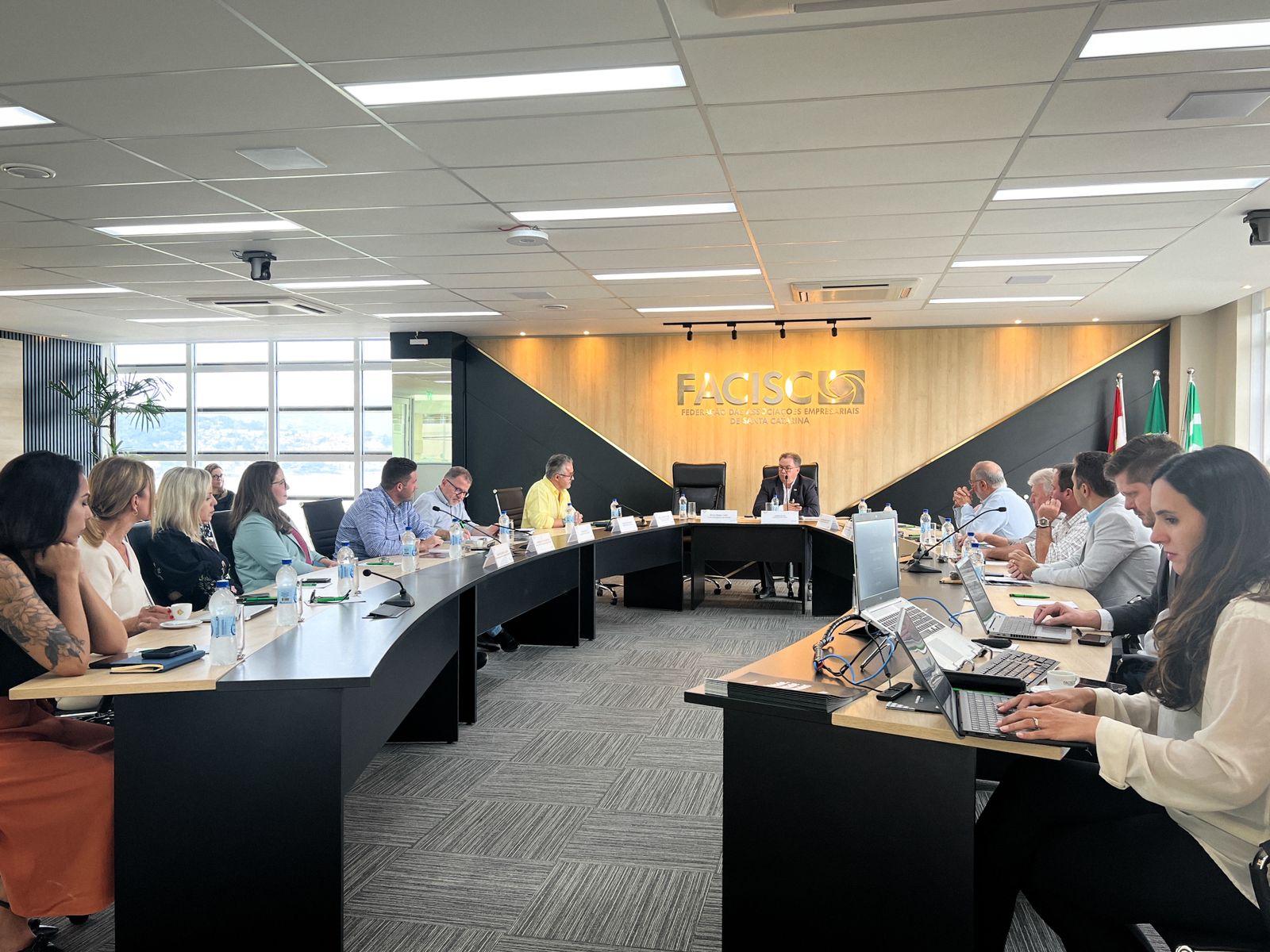 Facisc reúne diretores de pastas temáticas e apresenta ações do primeiro trimestre e planejamento para 2024