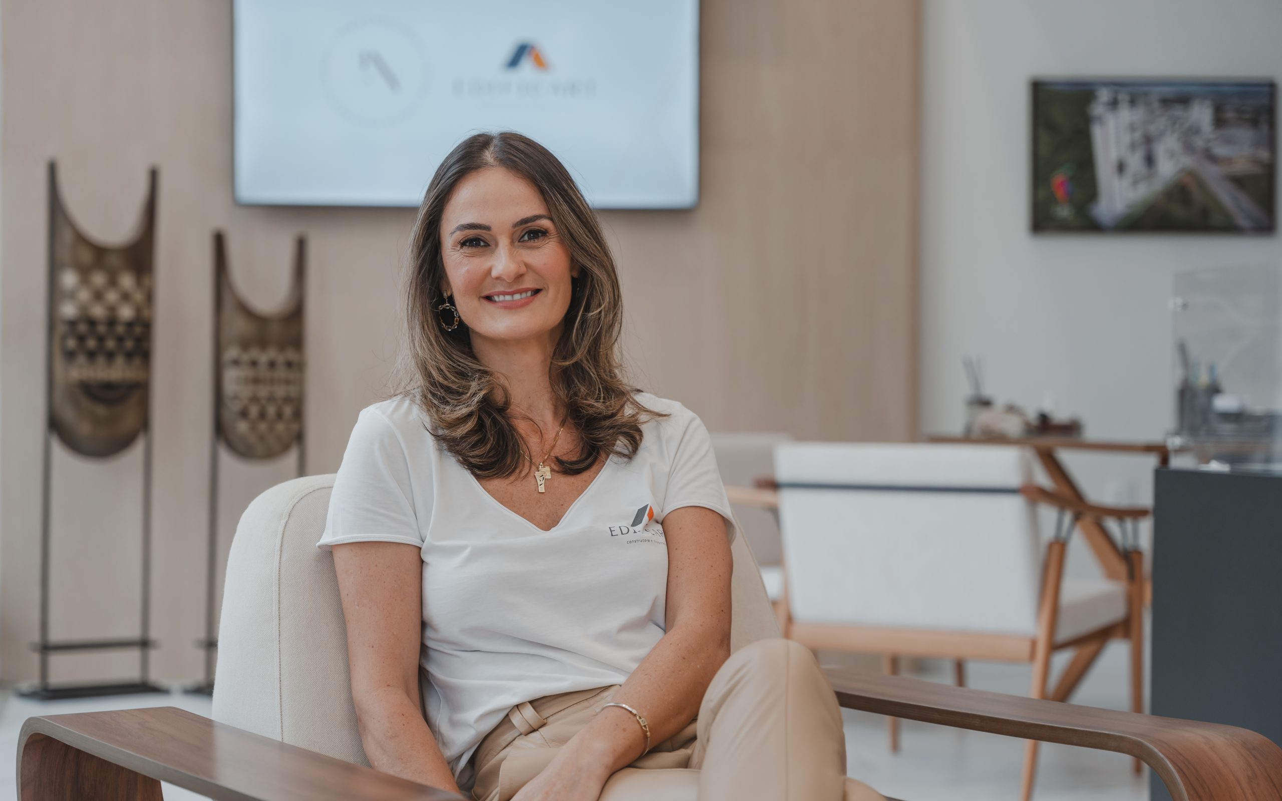 Thaisa Corrêa, CEO da Edificart, é eleita Empresária do Ano pela ACII Thaisa Corrêa, CEO da Edificart, é eleita Empresária do Ano pela ACII