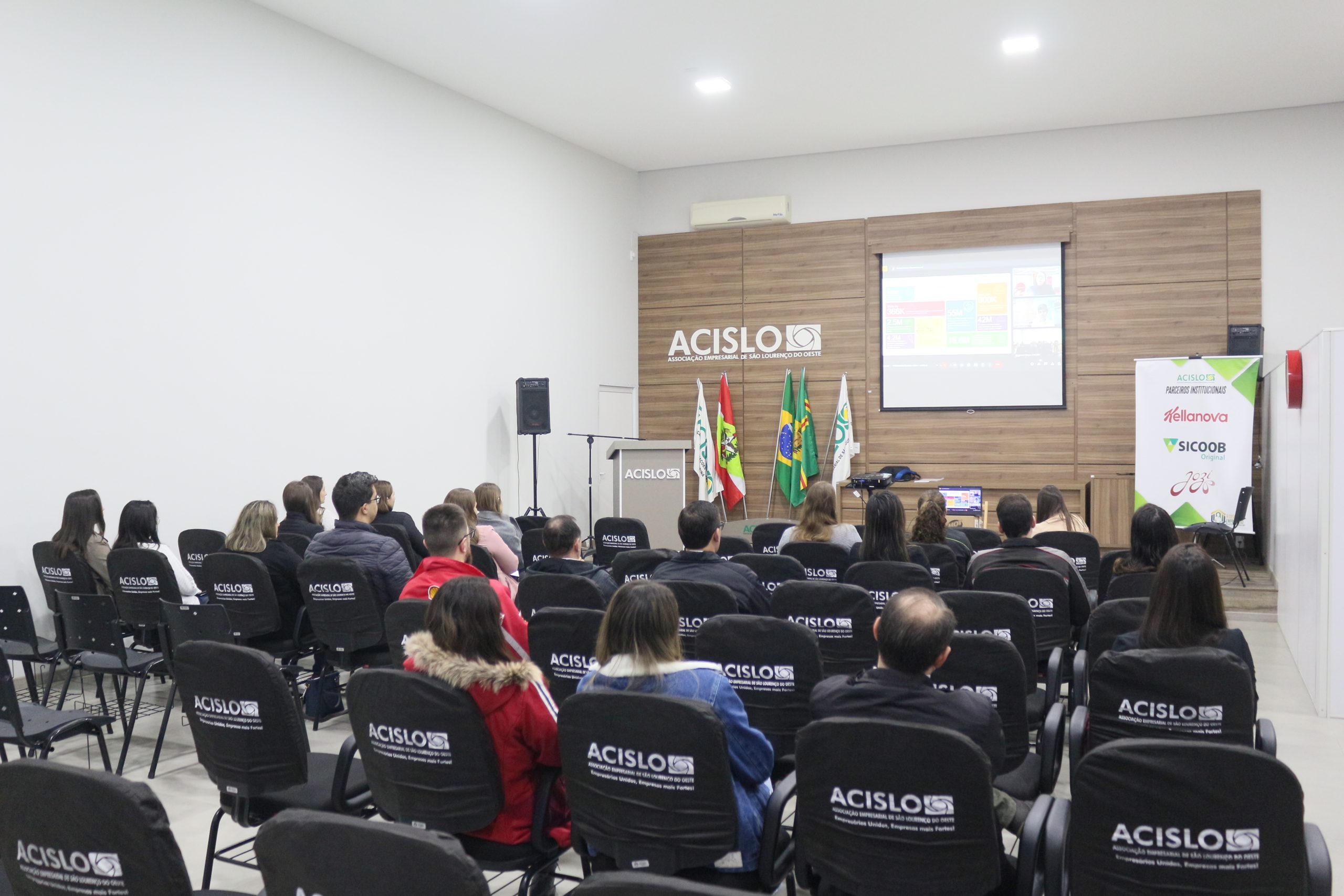 Acislo realiza treinamento sobre solução de crédito Equifax, antiga Boa Vista