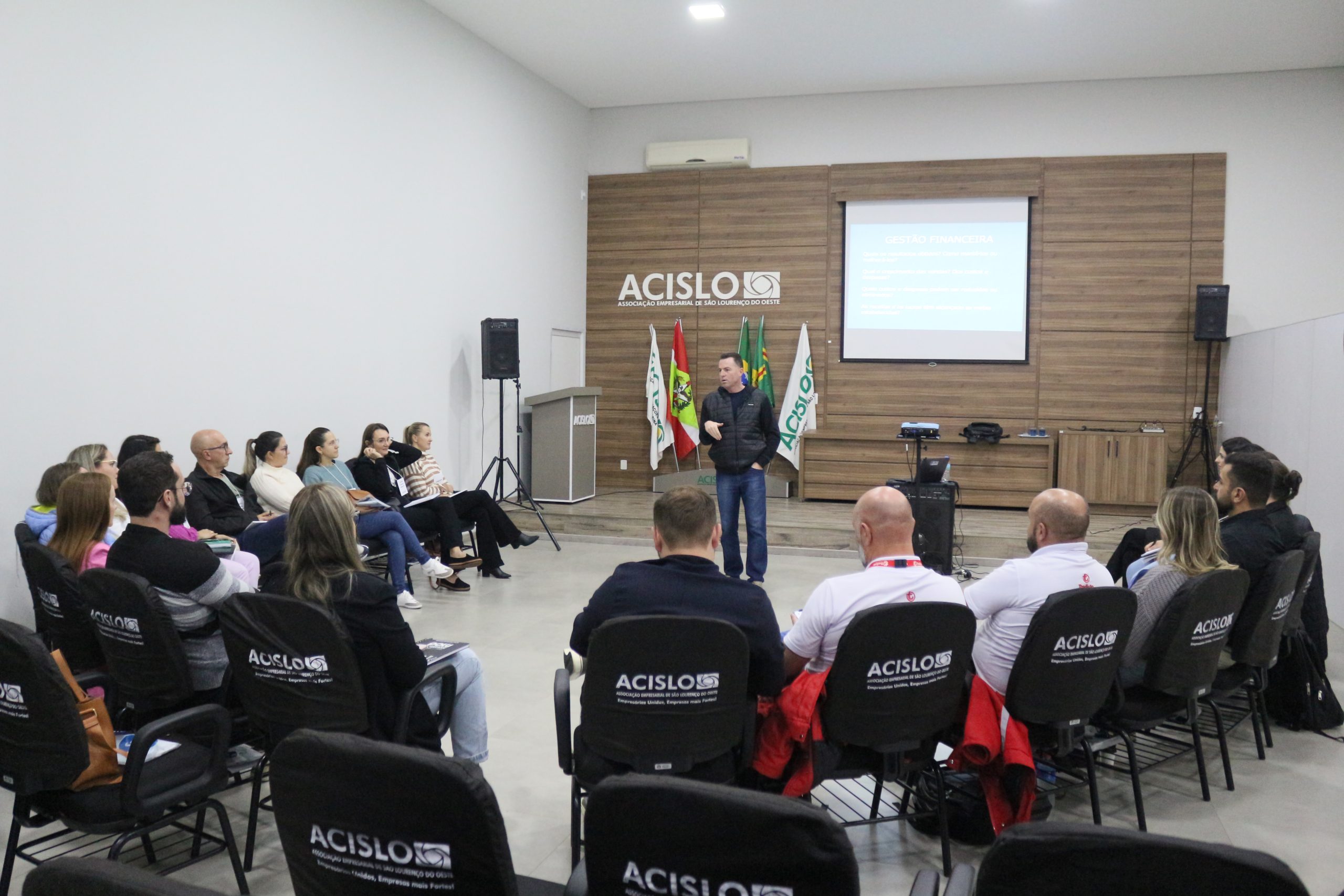 Aula inaugural do PDG marca novo momento na capacitação empresarial de São Lourenço do Oeste Aula inaugural do PDG marca novo momento na capacitação empresarial de São Lourenço do Oeste