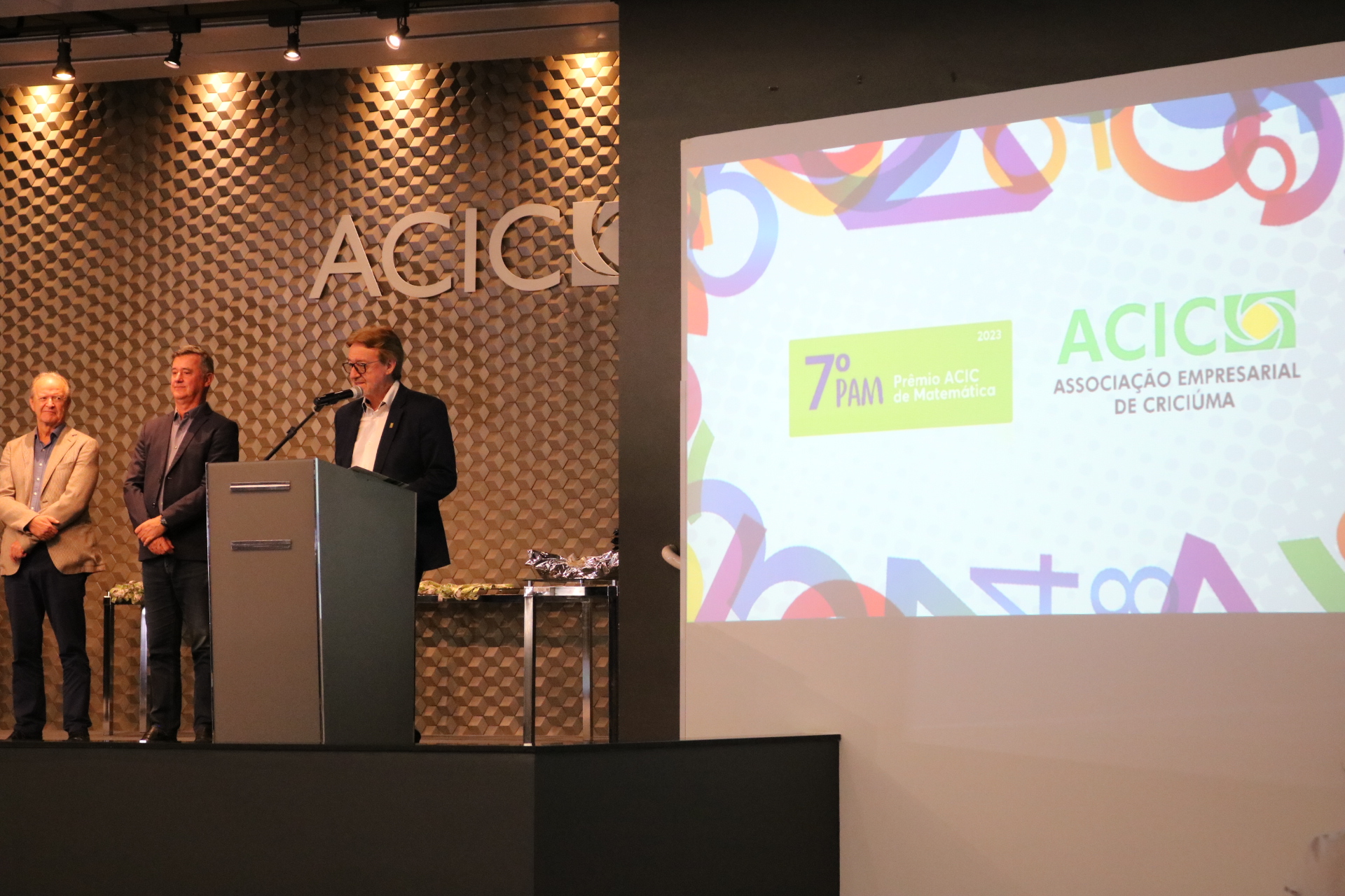 Acic lança premiações voltadas para as áreas de Matemática e Língua Portuguesa Acic lança premiações voltadas para as áreas de Matemática e Língua Portuguesa
