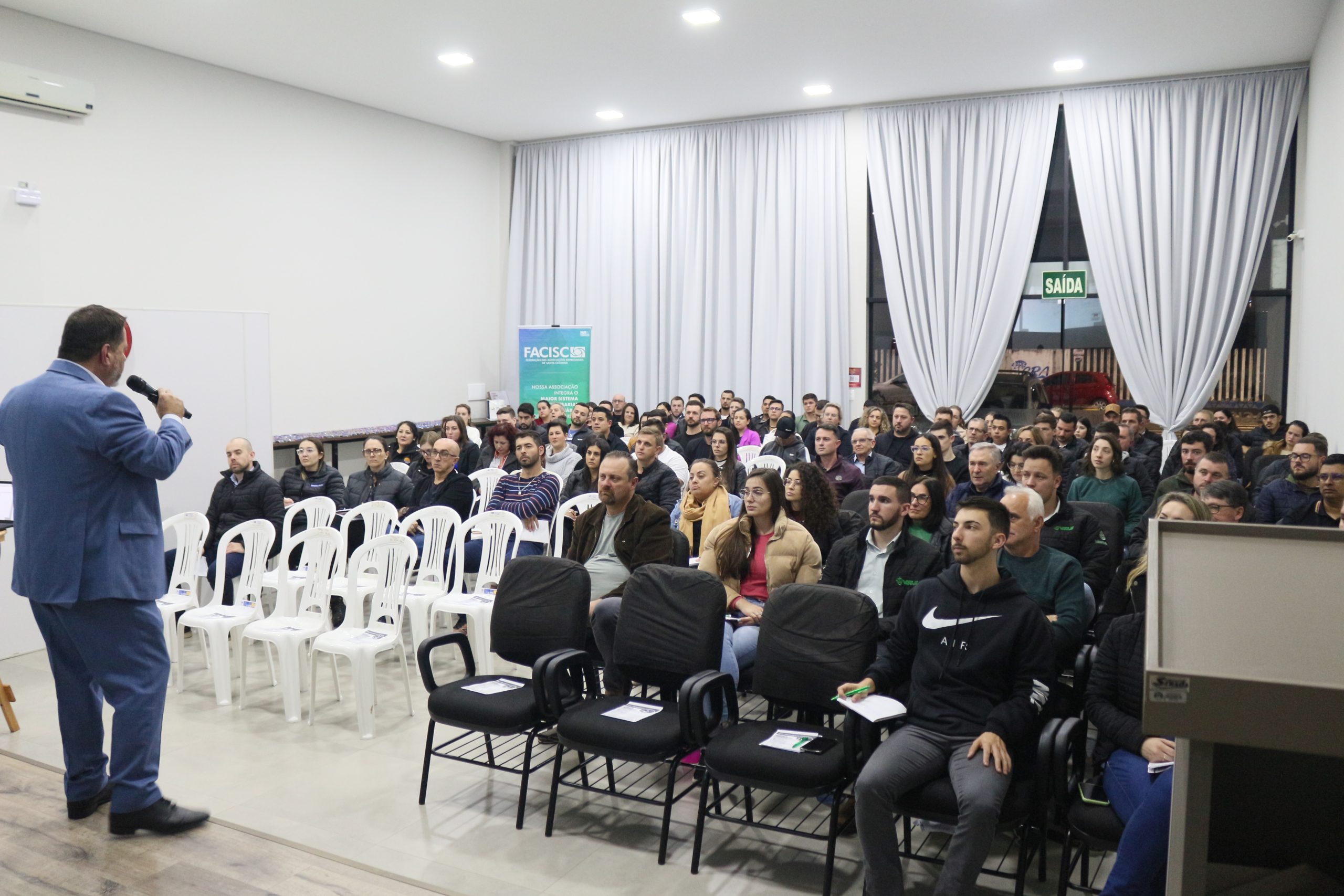 Acislo promove palestra sobre persuasão e eficiência nas negociações com Márcio Magalhães