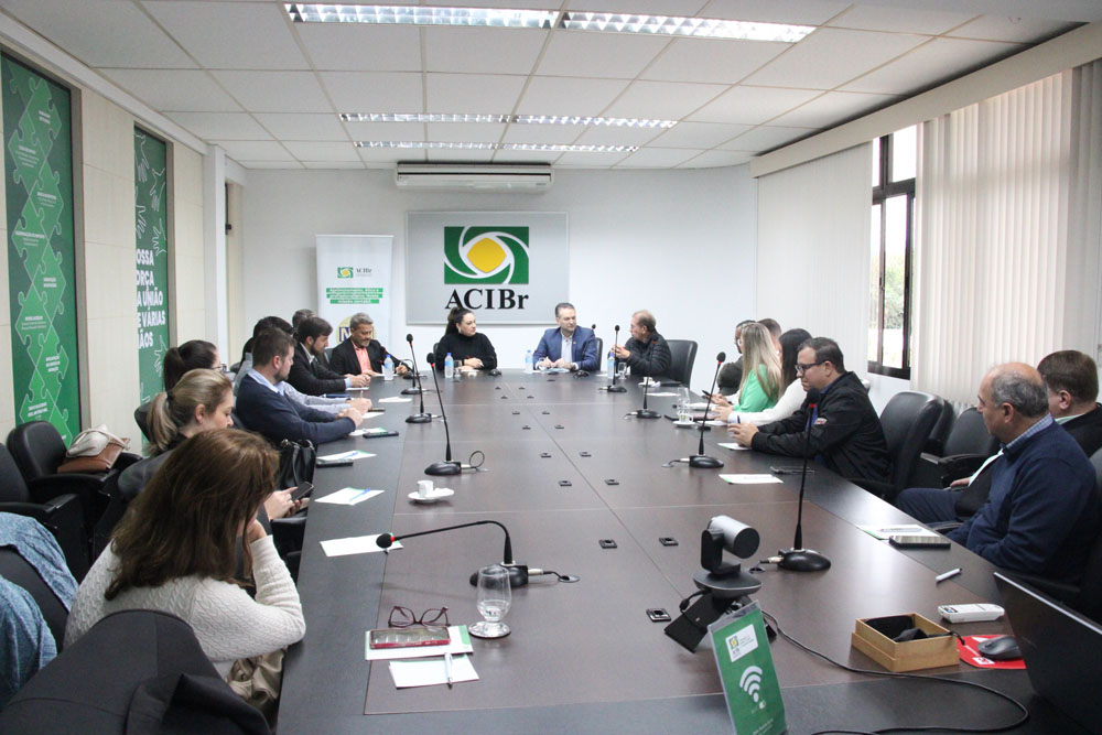 Núcleo de Empresas Contábeis da ACIBr recebe técnico da Secretaria Estadual da Indústria