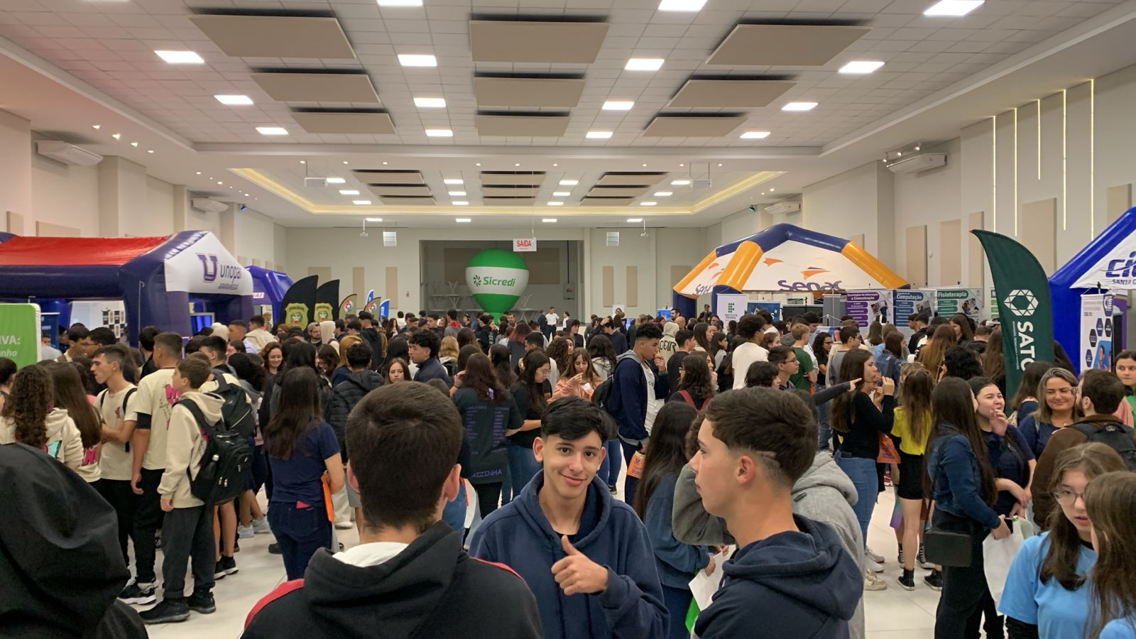 No primeiro dia, mais 1000 jovens passaram pela IV Feira Aciva de Profissões