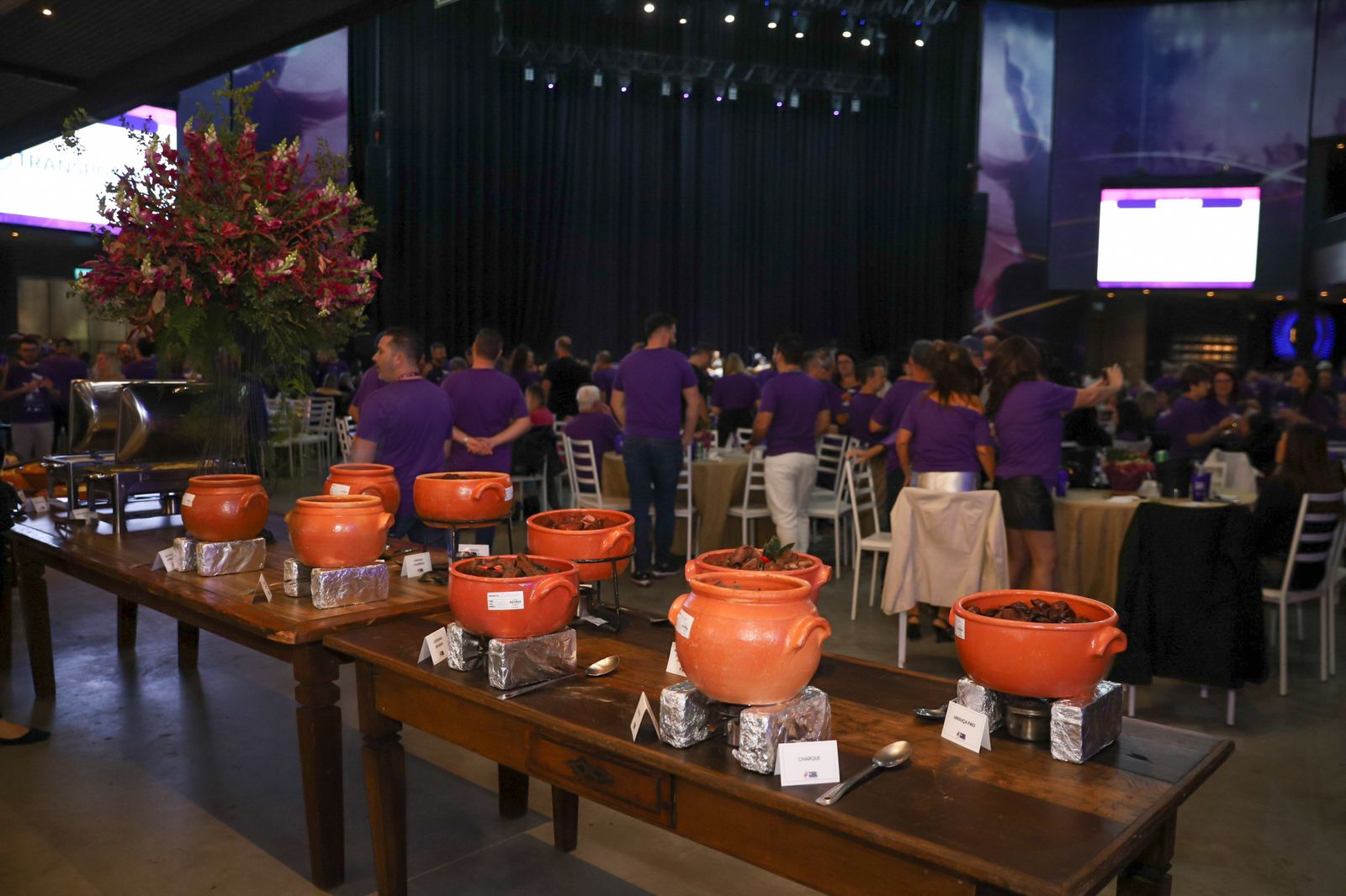 AEMFLO e CDL de São José comemoram  aniversários com grande feijoada