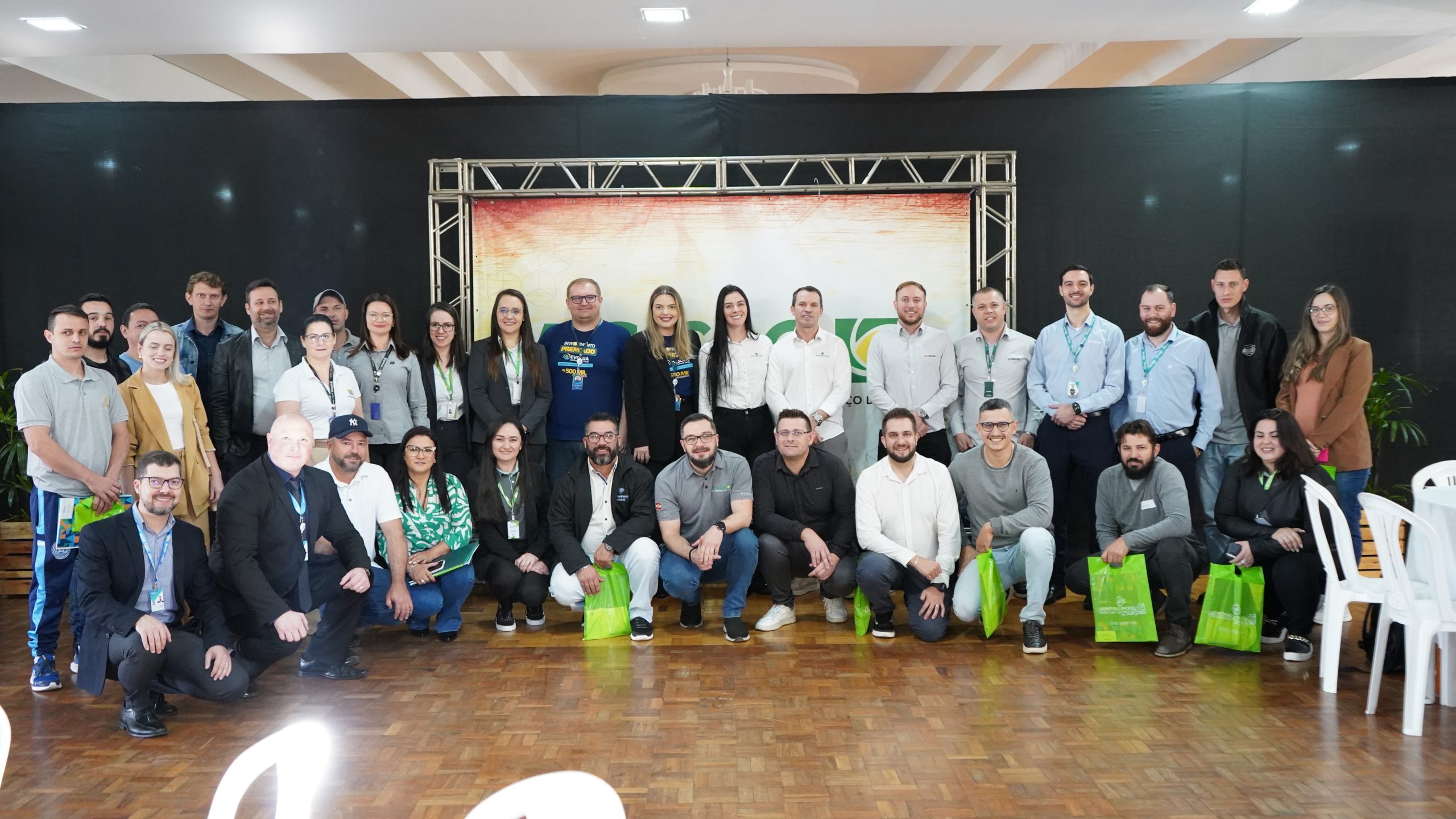 Oportunidades de crédito para micro e pequenas empresas são destaque no café informativo da Acislo