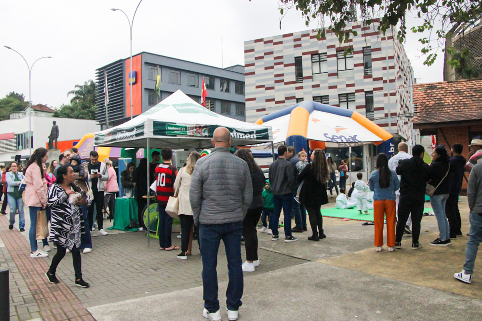 Dia C: Núcleo de Cooperativas da ACIBr leva atividades para praça Barão de Schneeburg