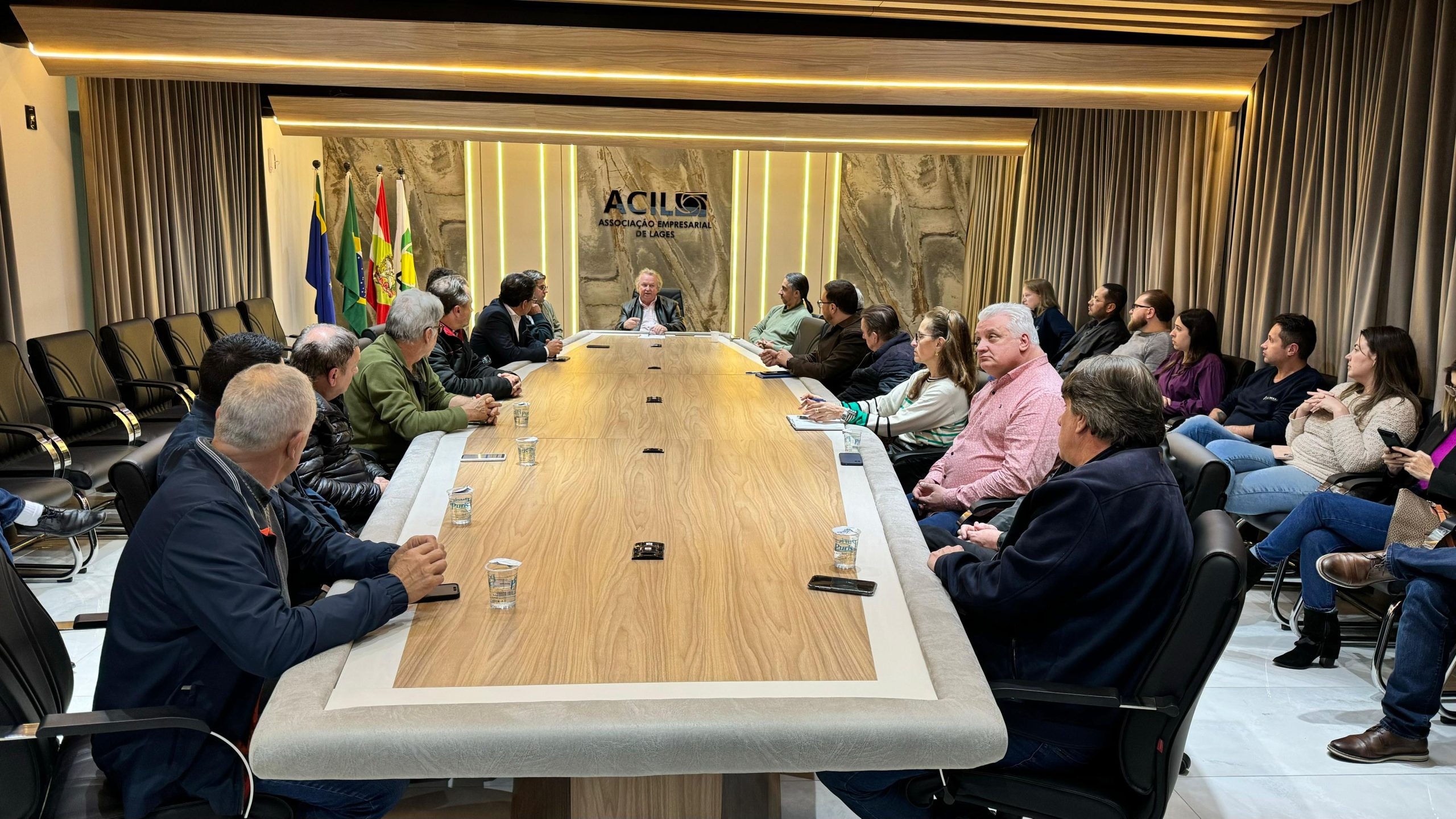 Estudo apresentado na ACIL aponta possíveis soluções para as estradas de interior
