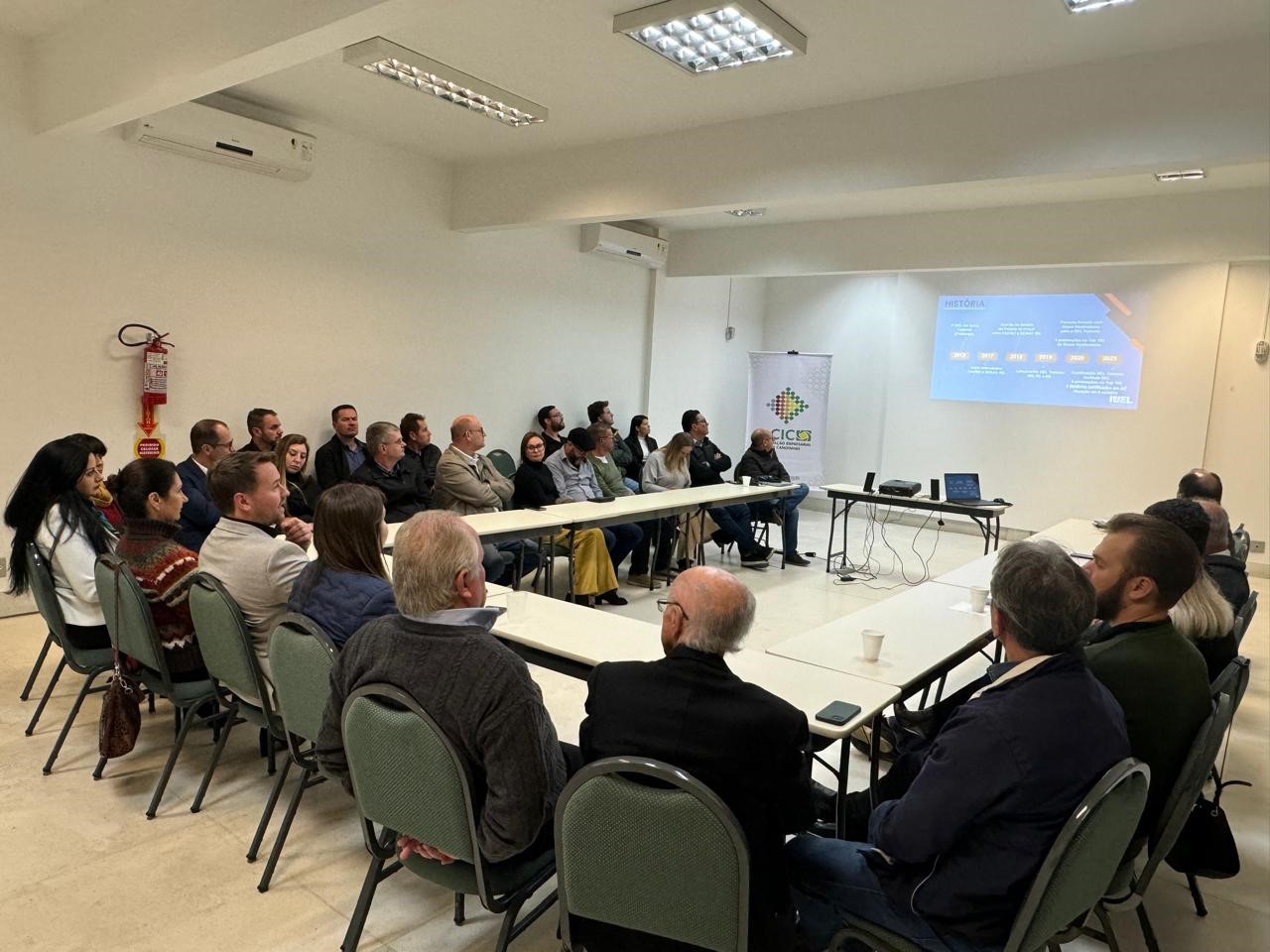 ACIC Recebe Prefeita e Equipe para Discussão de Projetos e Dados Econômicos de Canoinhas