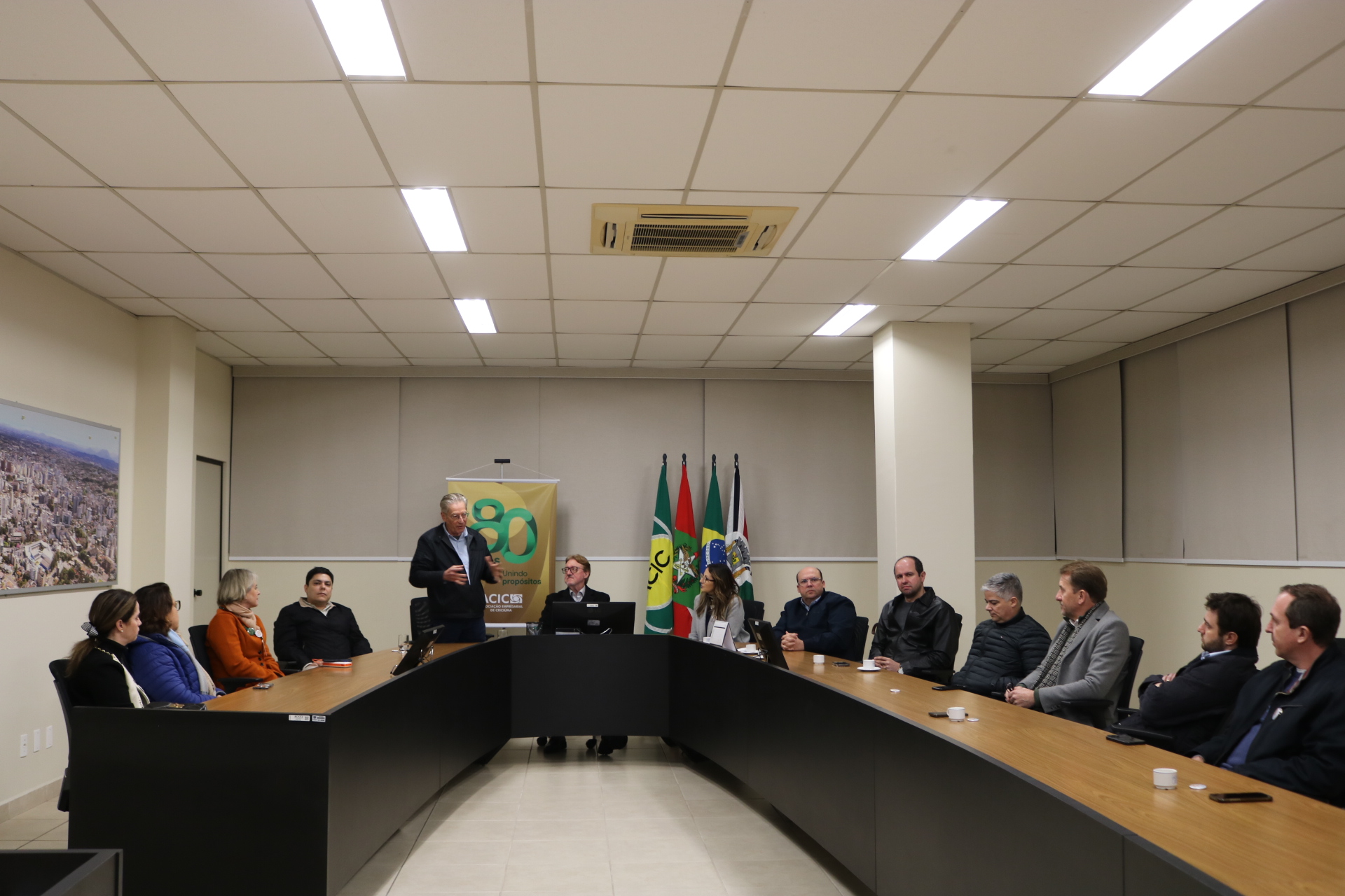 Reajuste tarifário do gás natural é detalhado aos diretores da Acic
