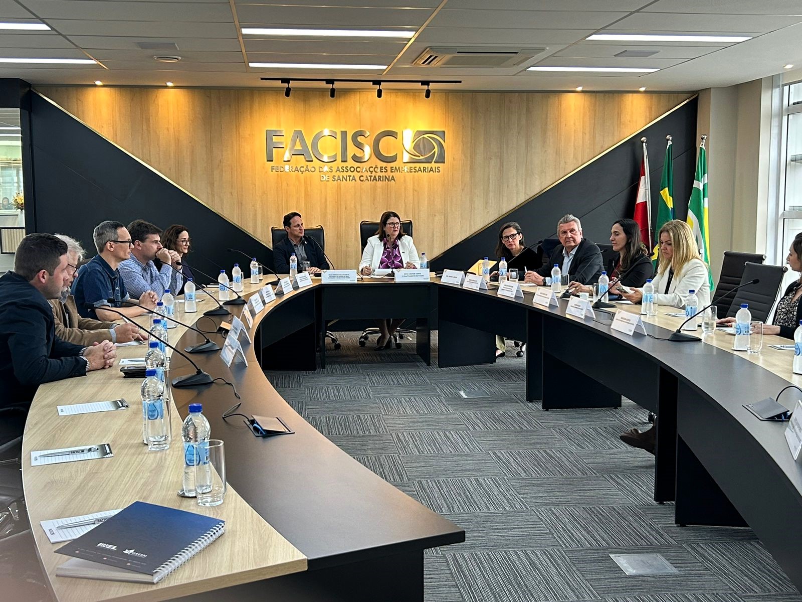 Comitê das Águas da Facisc recebe secretário de Estado do Meio Ambiente e da Economia Verde para falar de ações preventivas às cheias em SC