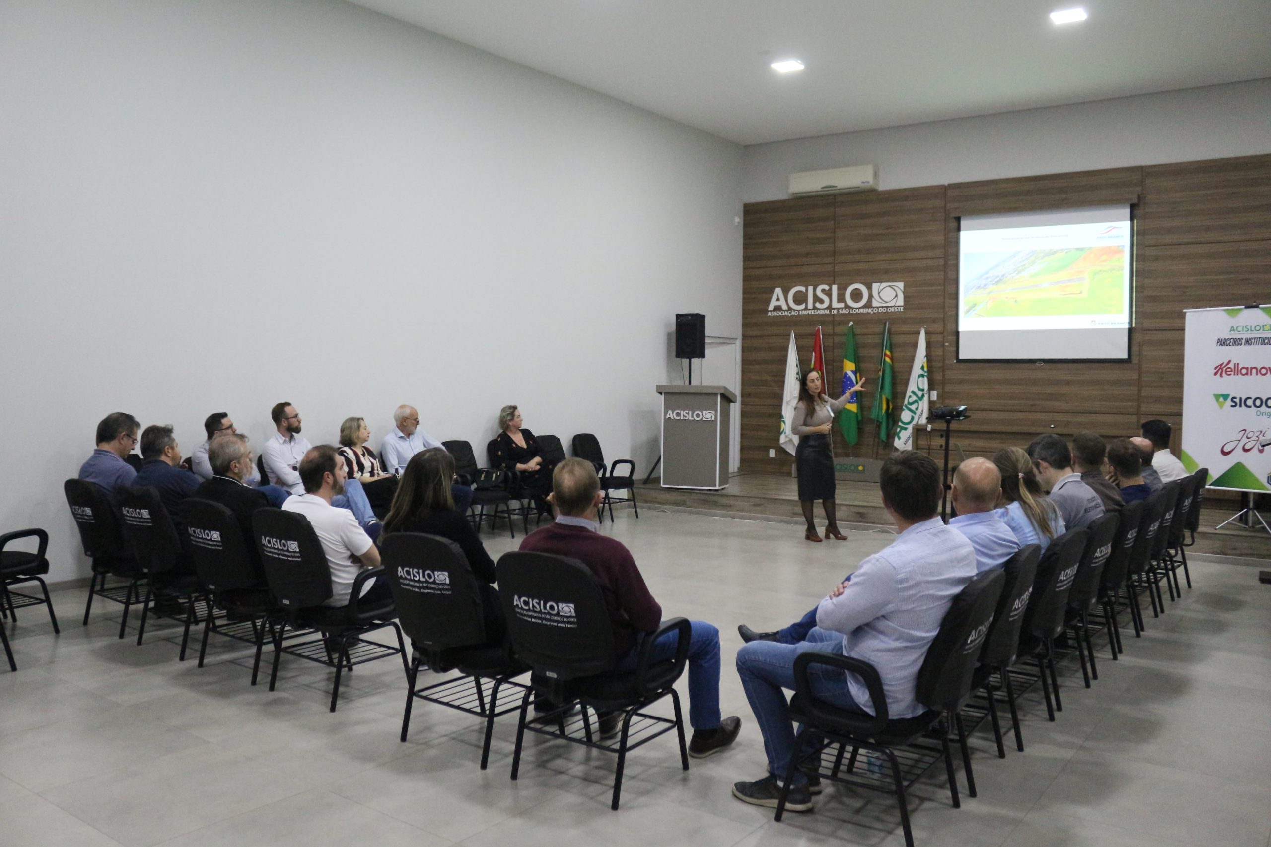 Acislo recebe diretora do Departamento de Transporte Aéreo do aeroporto de Pato Branco Acislo recebe diretora do Departamento de Transporte Aéreo do aeroporto de Pato Branco