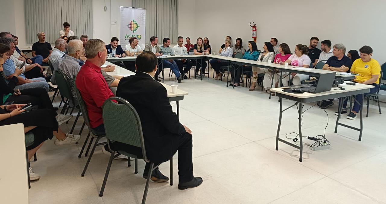 Entrega do Voz Única aos candidatos a prefeito de Canoinhas