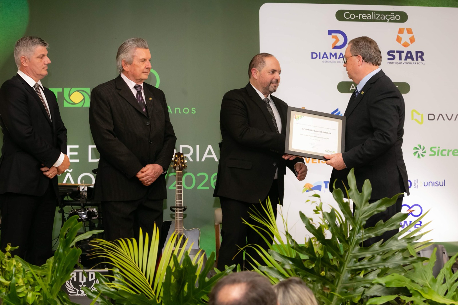 Presidente da FACISC prestigia solenidade de posse da diretoria da ACIT, em Tubarão