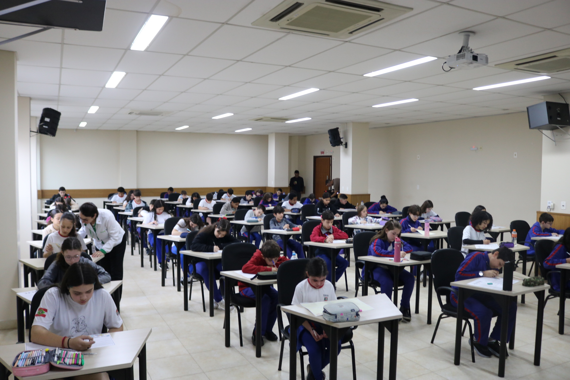 Alunos de Criciúma enfrentam última etapa do Prêmio Acic de Língua Portuguesa