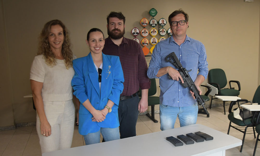 Associação Empresarial de Içara entrega novo armamento para Polícia Civil