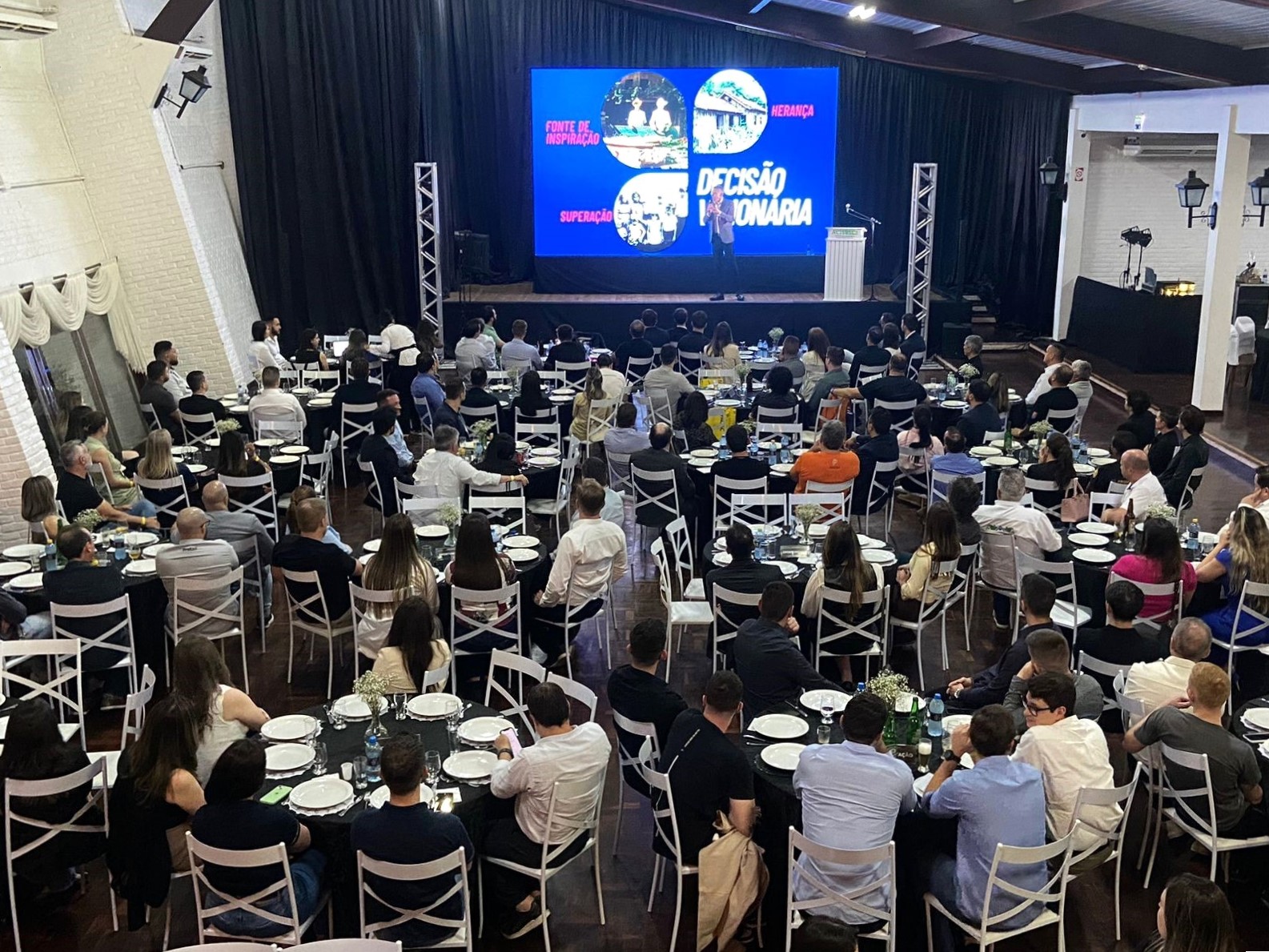 Sucesso e conexões marcam o 1º Jantar Empreendedor do Núcleo de Jovens Empreendedores da Acisbs